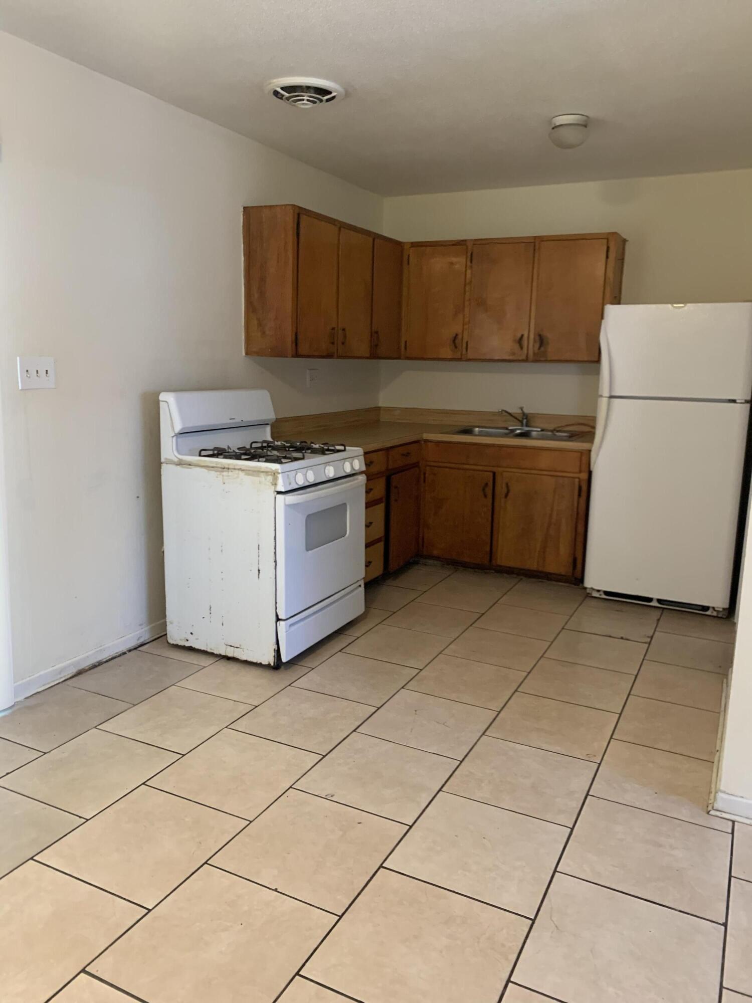 OAKLAND HEIGHTS - Residential Lease