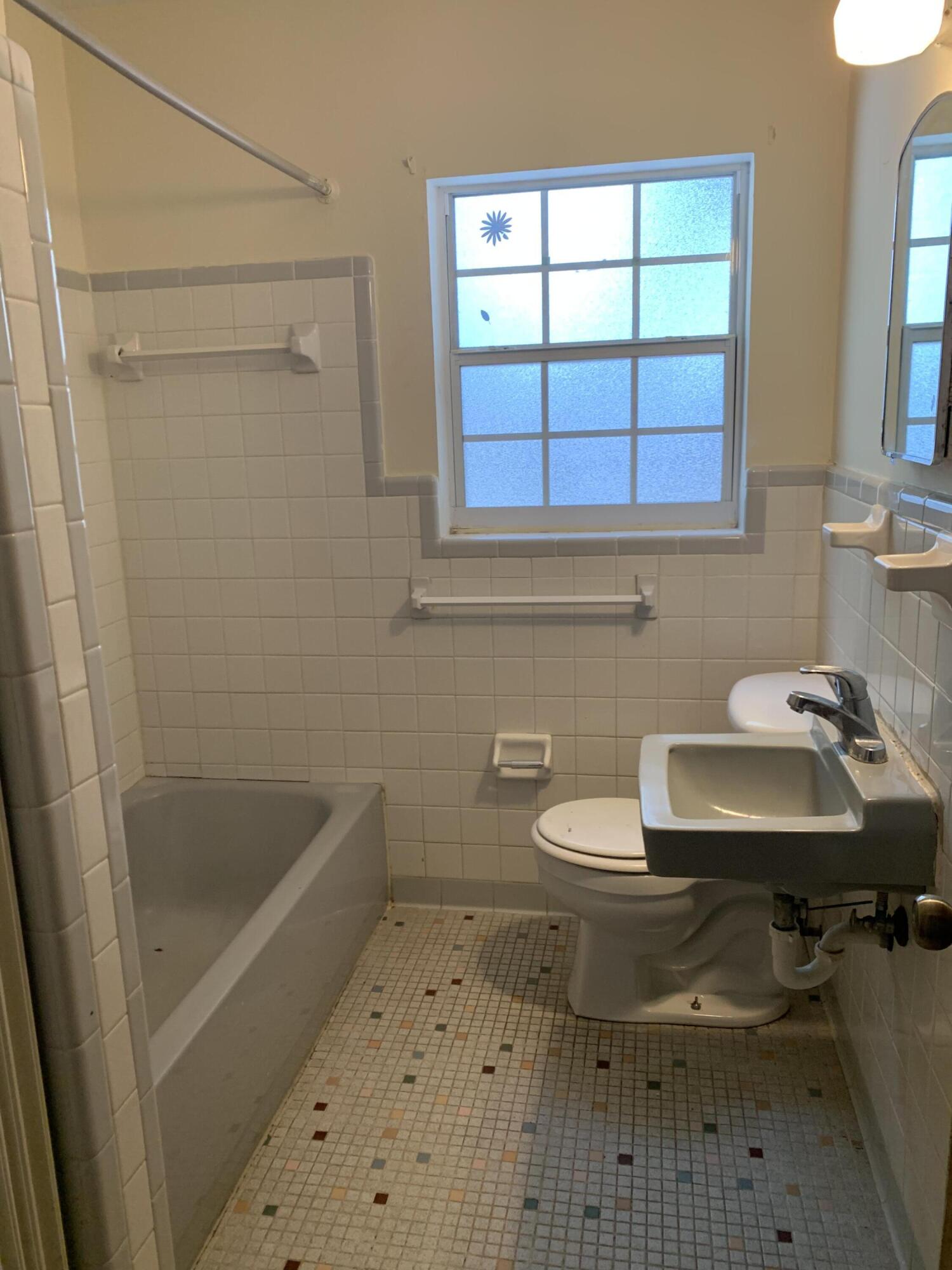 OAKLAND HEIGHTS - Residential Lease
