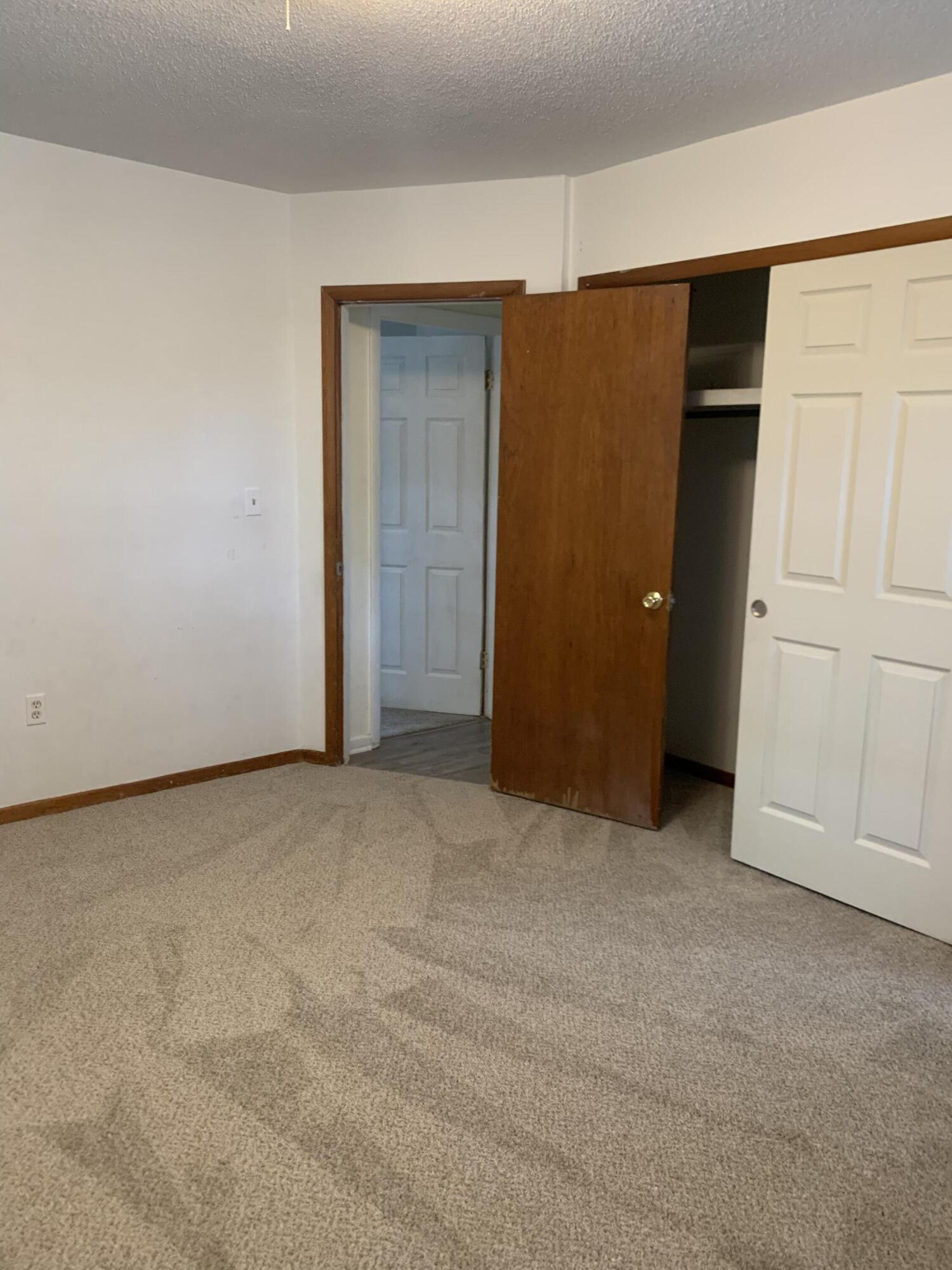 OAKLAND HEIGHTS - Residential Lease