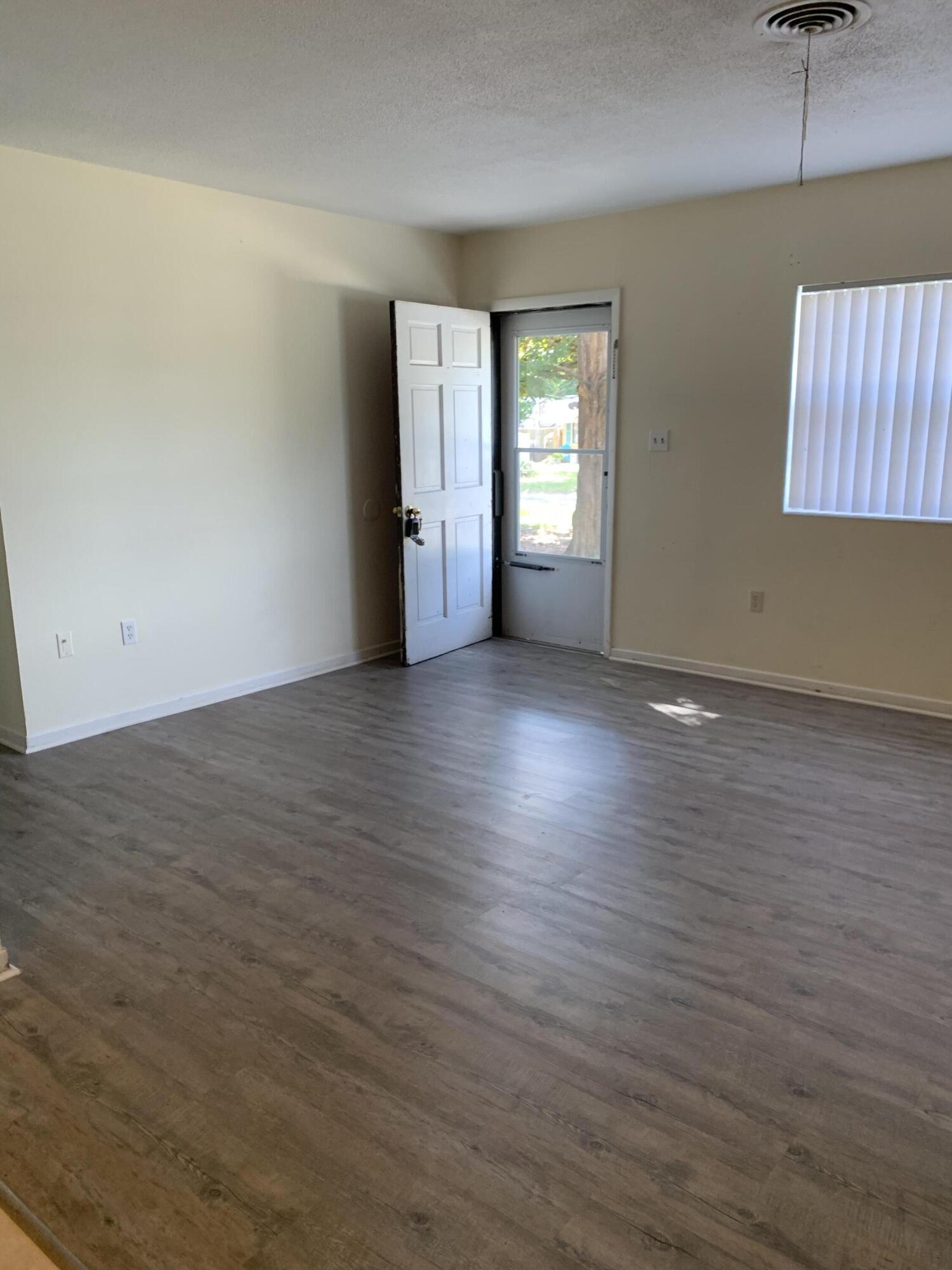 OAKLAND HEIGHTS - Residential Lease