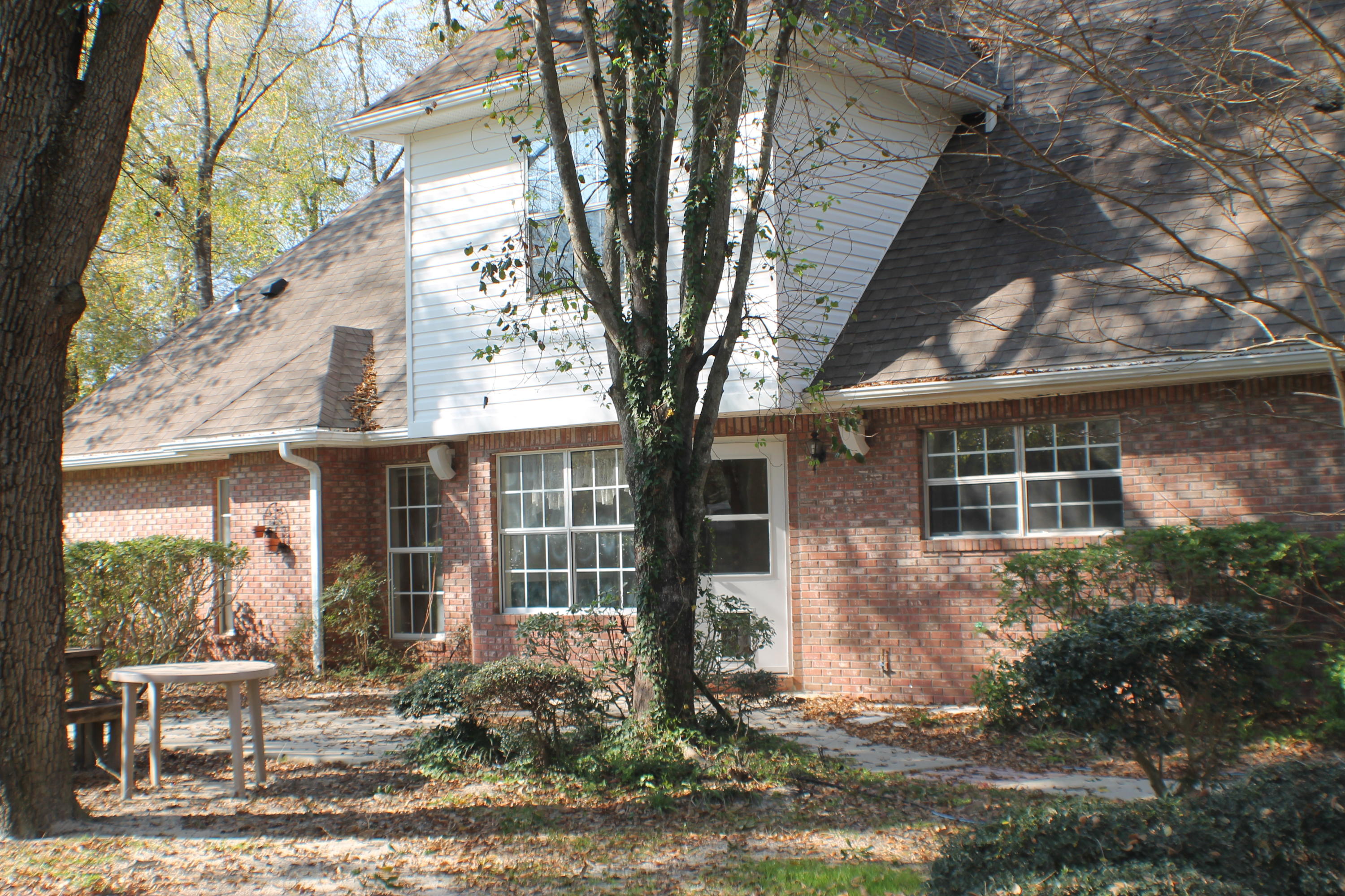 ROYAL OAKS S/D - Residential Lease