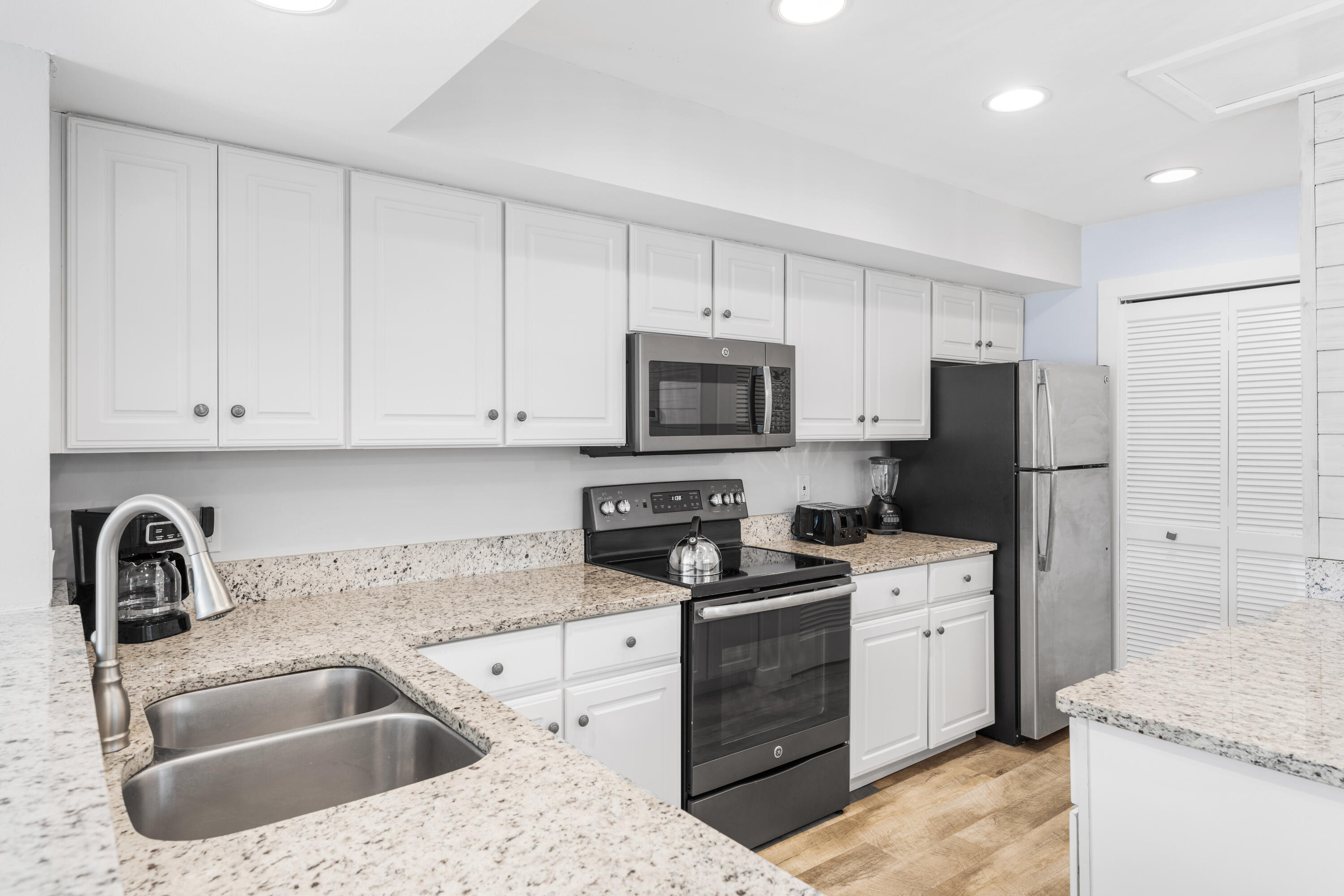 HARBOUR POINT CONDO - Residential
