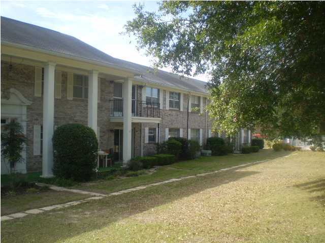 Located near the end of a quiet street this home is very spacious. It has a split bedroom plan and a master bath with a separate shower. Community pool and it will be available to move in on August 10, 2016.