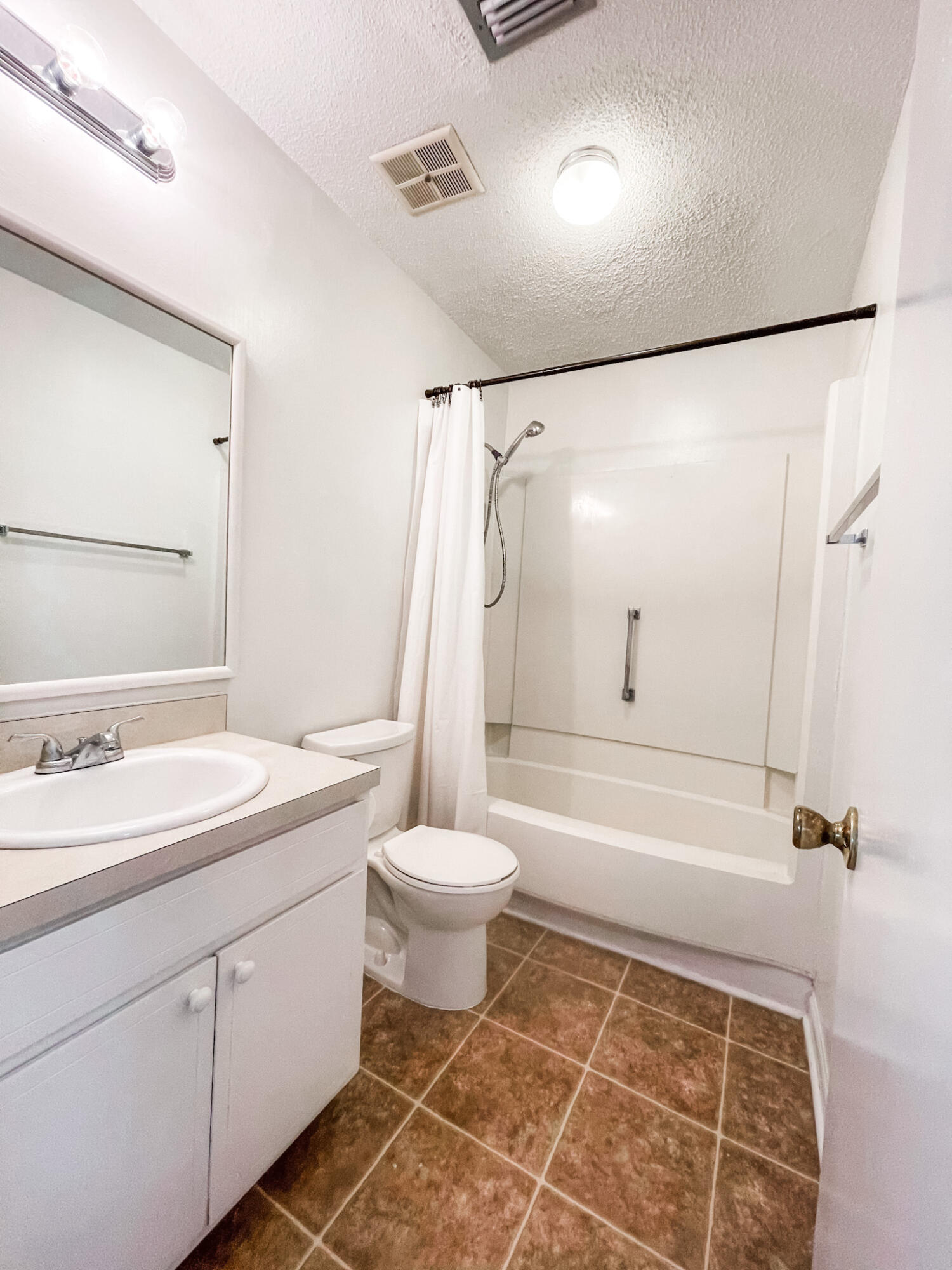 PORT DIXIE - Residential Lease
