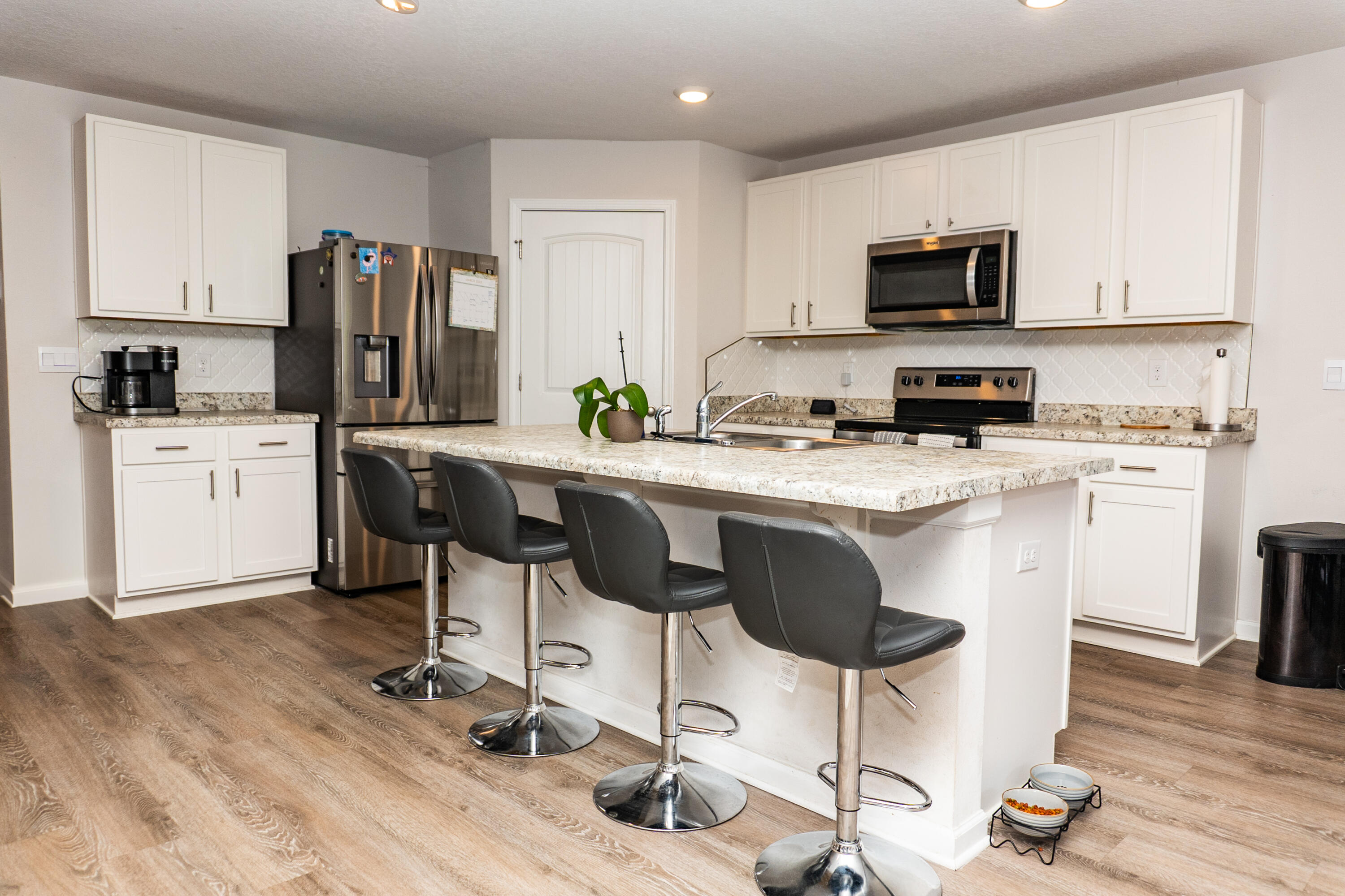 LAKERIDGE EST - Residential Lease
