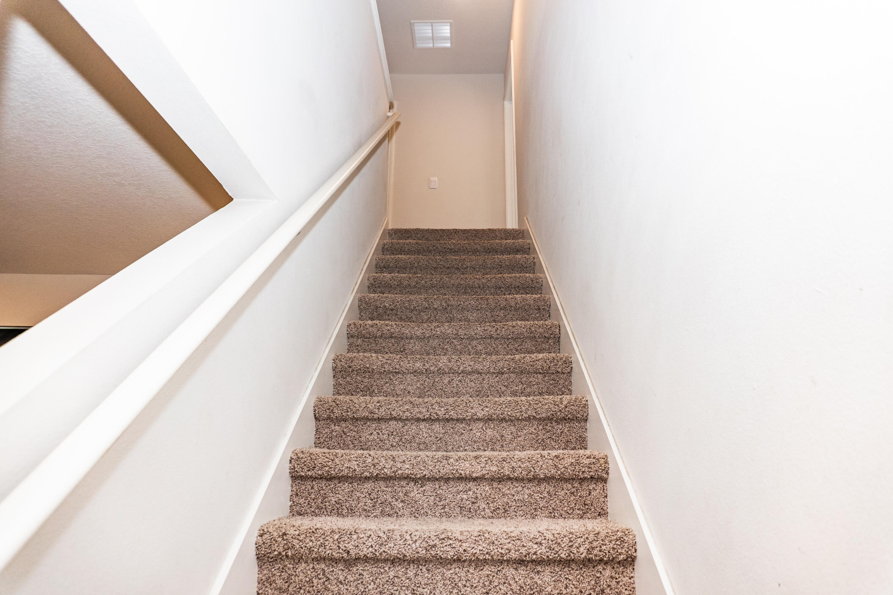 LAKERIDGE EST - Residential Lease