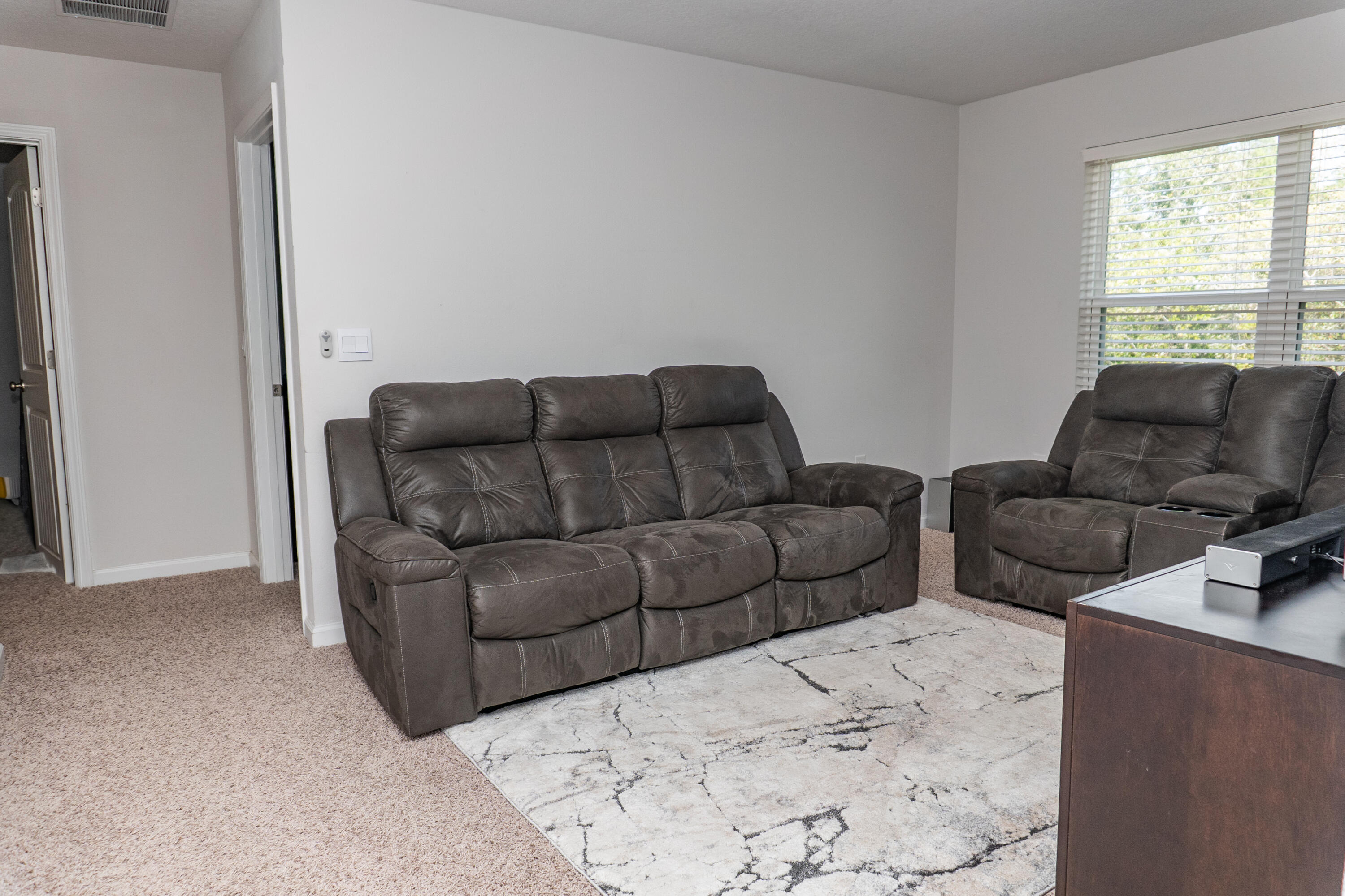 LAKERIDGE EST - Residential Lease