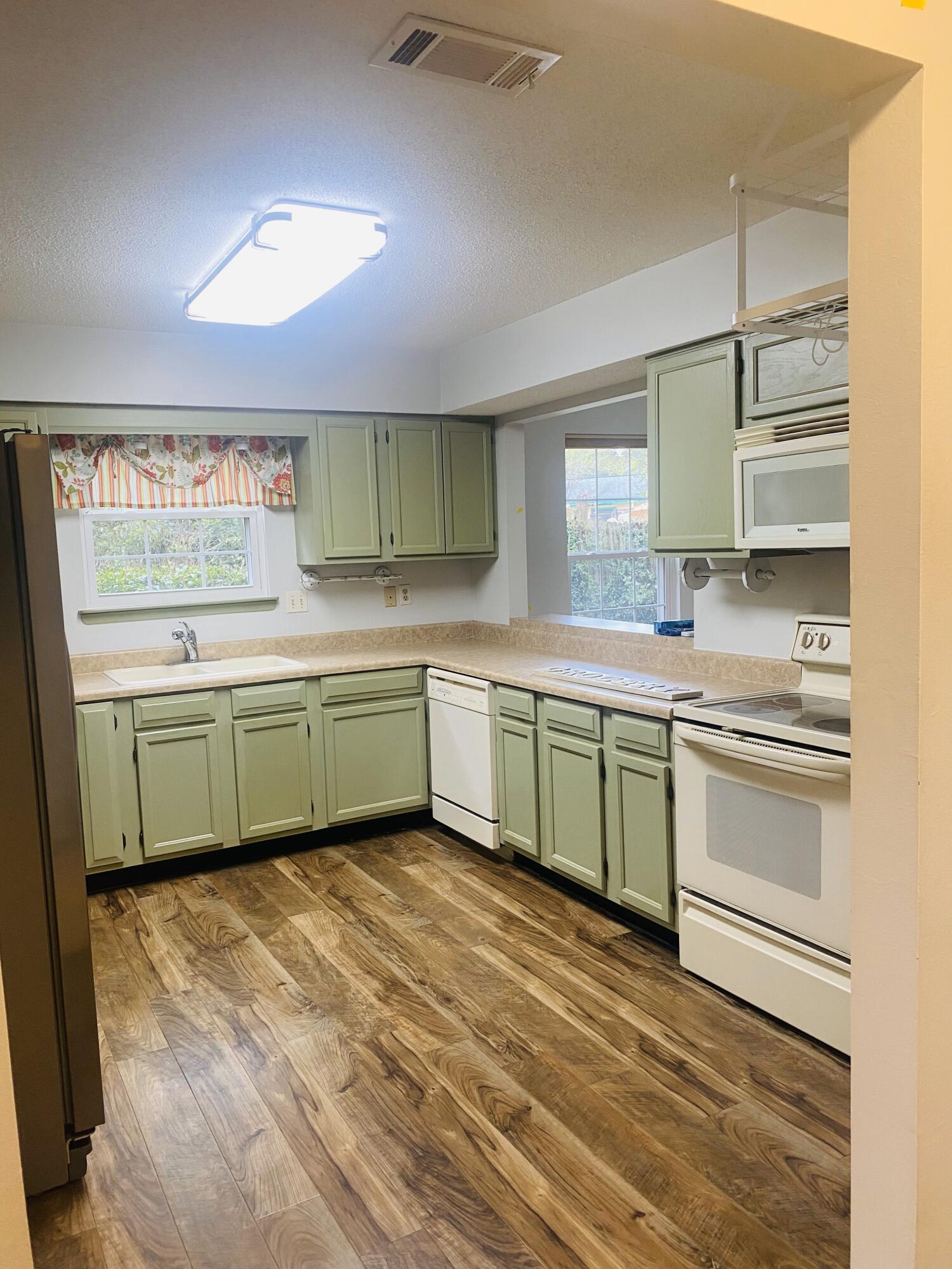 CANTERBURY WOODS - Residential Lease