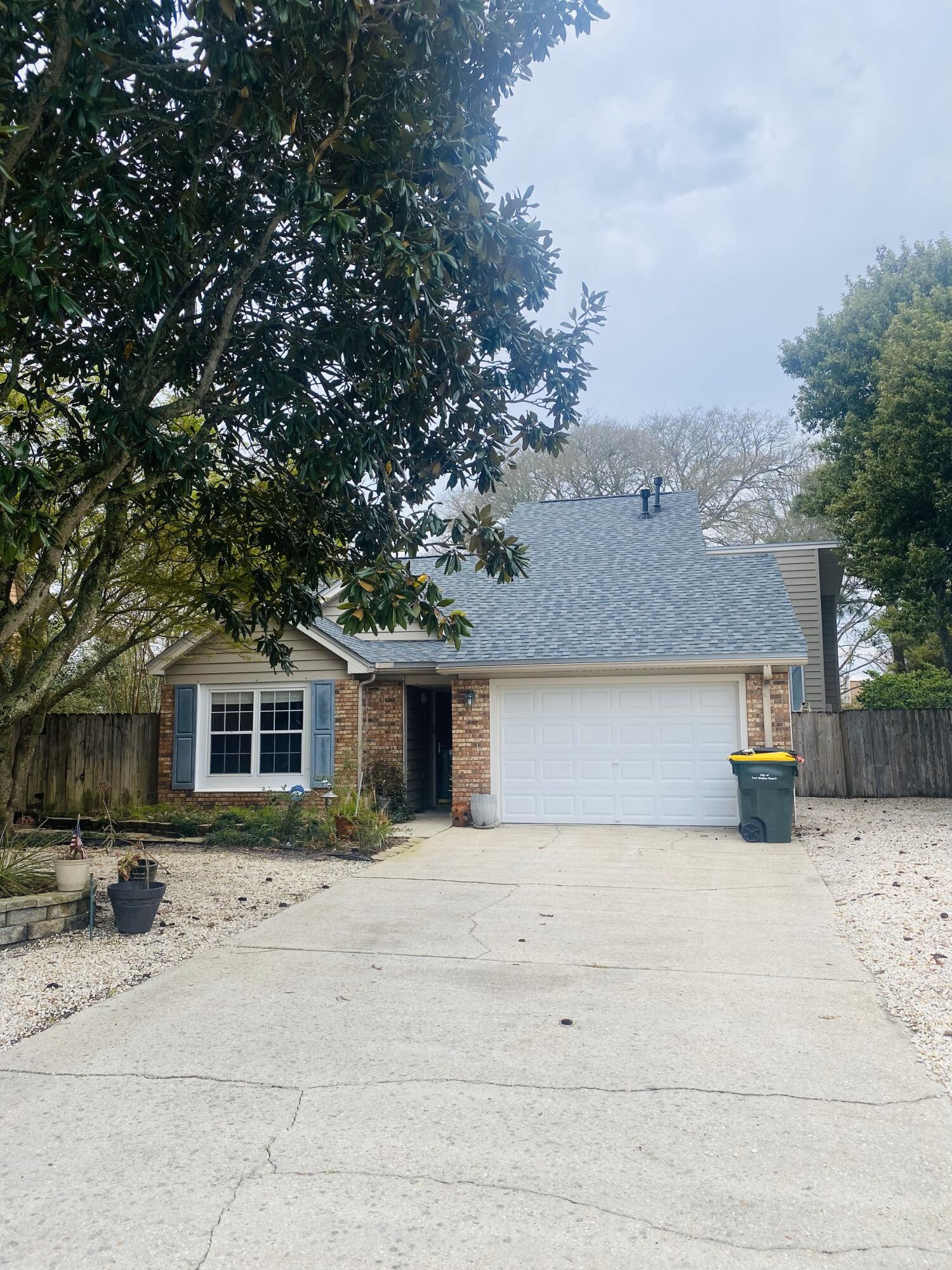 Beautiful 2 bed 2 bath home with an BONUS ROOM/OFFICE. Big fenced in backyard with gazebo and lots of plants .