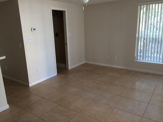 HOLIDAY ISLE - Residential Lease