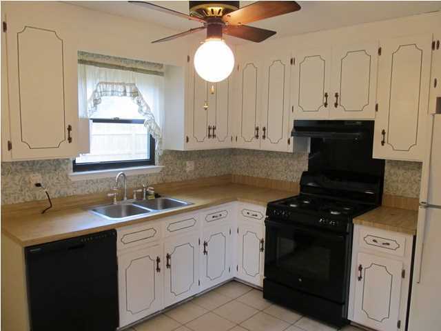 PALM ESTATES UNIT 2 - Residential Lease