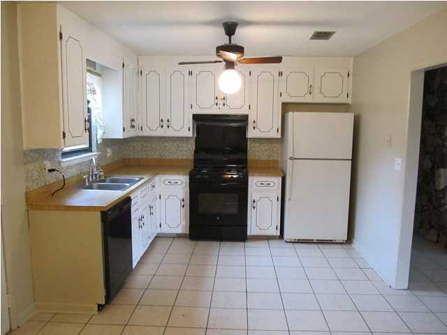 PALM ESTATES UNIT 2 - Residential Lease