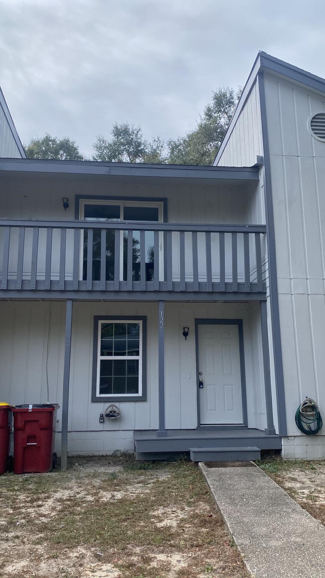 HAMPTONS TOWNHOMES THE - Residential Lease