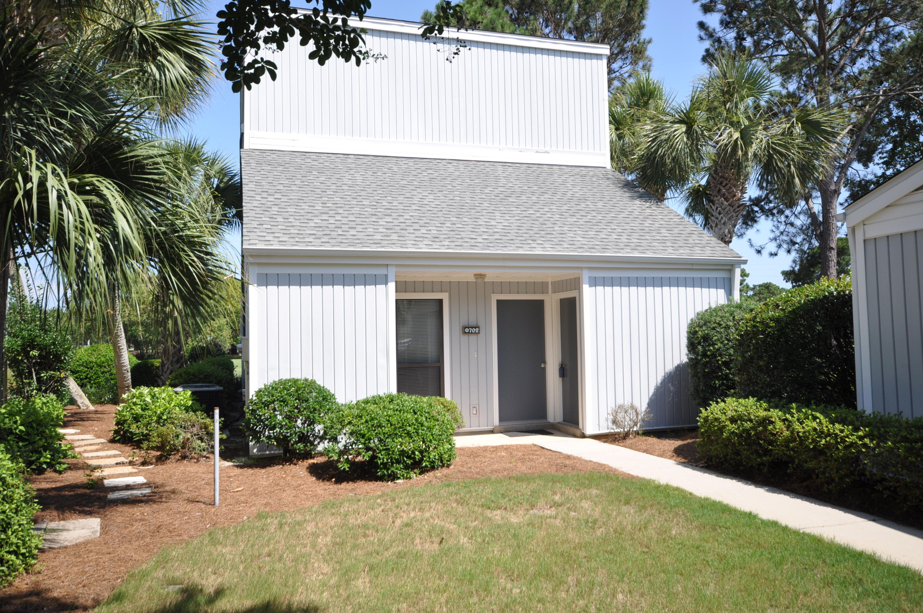 Check out this one of a kind detached 2 story 3 bedroom/3 bathroom beach bungalo home located on the Links Golf Course! Available for a 12 month lease, furnished.
Come see what all a Resort Community has to offer. Amenities included with the lease of this home are daily kayak, bike and boogie board rentals. Daily tennis court time, fitness club access (with spa and steam rooms), access to the resorts three pools, and discounts on golf and beach set-ups are also included. This is in addition to any amenities specific to this property's neighborhood and is an exclusive offering with this listing. An Administrative Amenity fee may apply