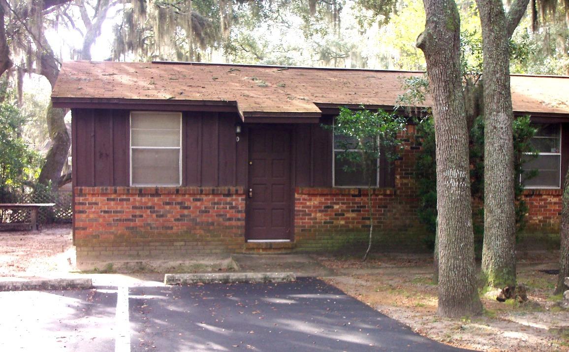 Single story, 1 bedroom, 1 bathroom cottage. Located off Racetrack Road. Sorry, pets are not negotiable. Available now!