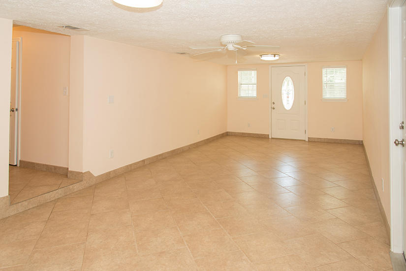 ELLIOTTS POINT 6TH ADDN - Residential Lease
