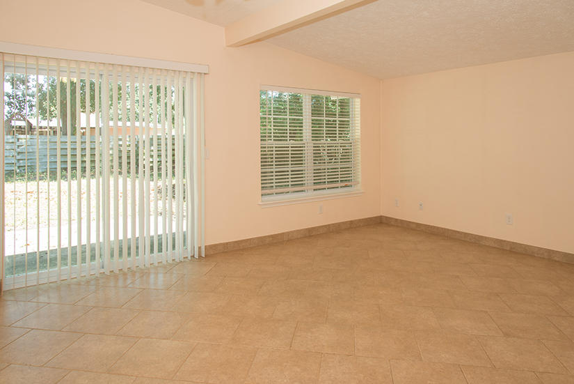 ELLIOTTS POINT 6TH ADDN - Residential Lease