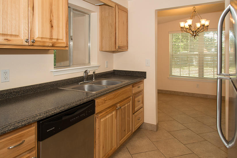 ELLIOTTS POINT 6TH ADDN - Residential Lease