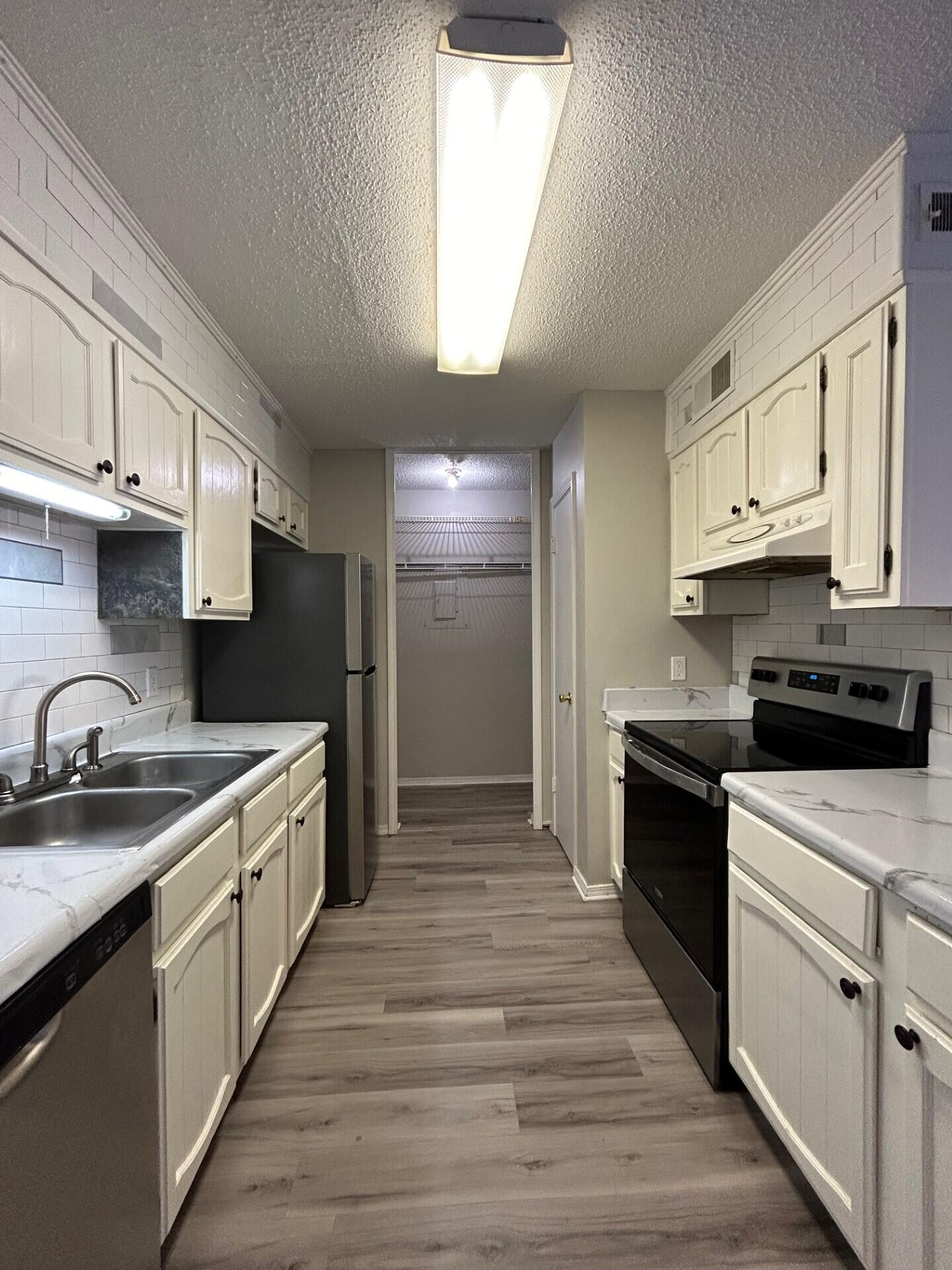 GOLF CLUB CONDO THE - Residential Lease