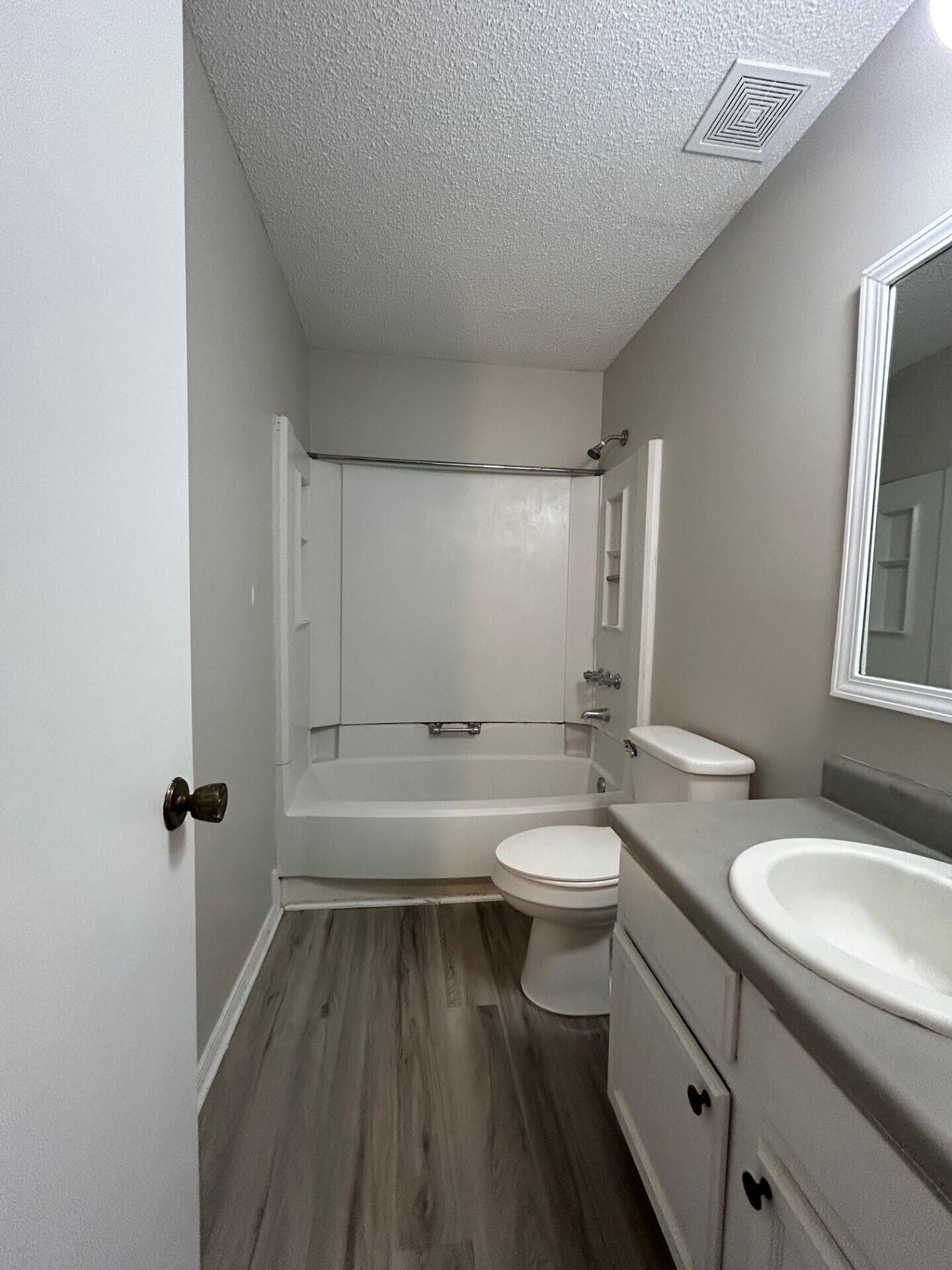GOLF CLUB CONDO THE - Residential Lease