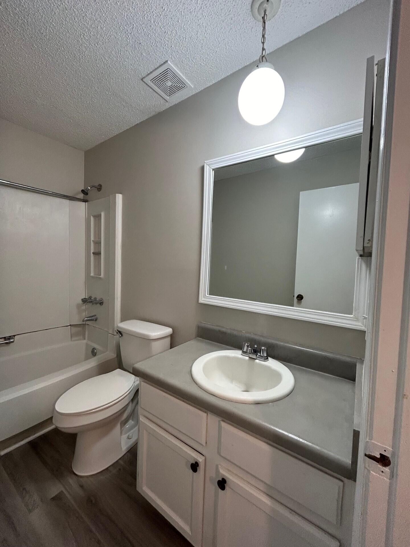 GOLF CLUB CONDO THE - Residential Lease
