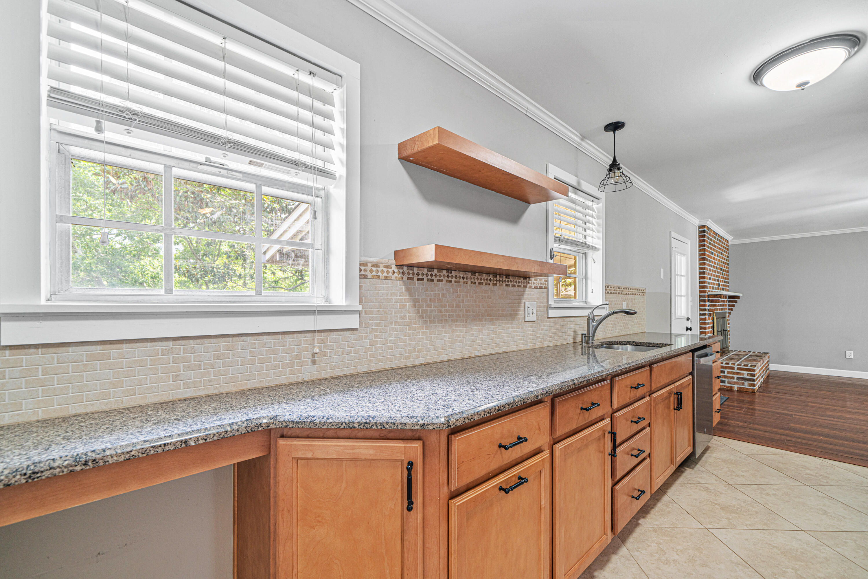 LAKEVIEW ESTATES - Residential Lease