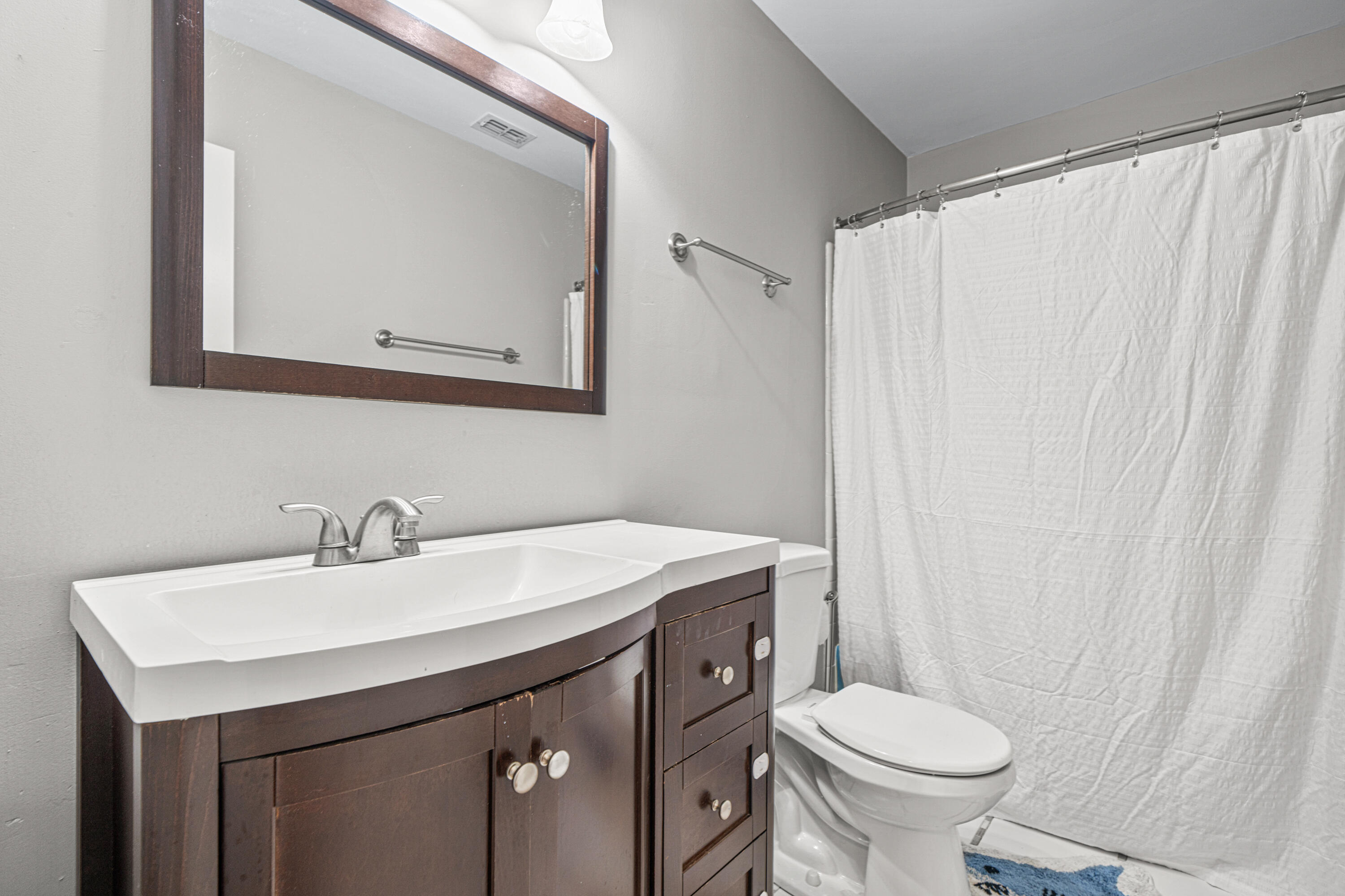 LAKEVIEW ESTATES - Residential Lease