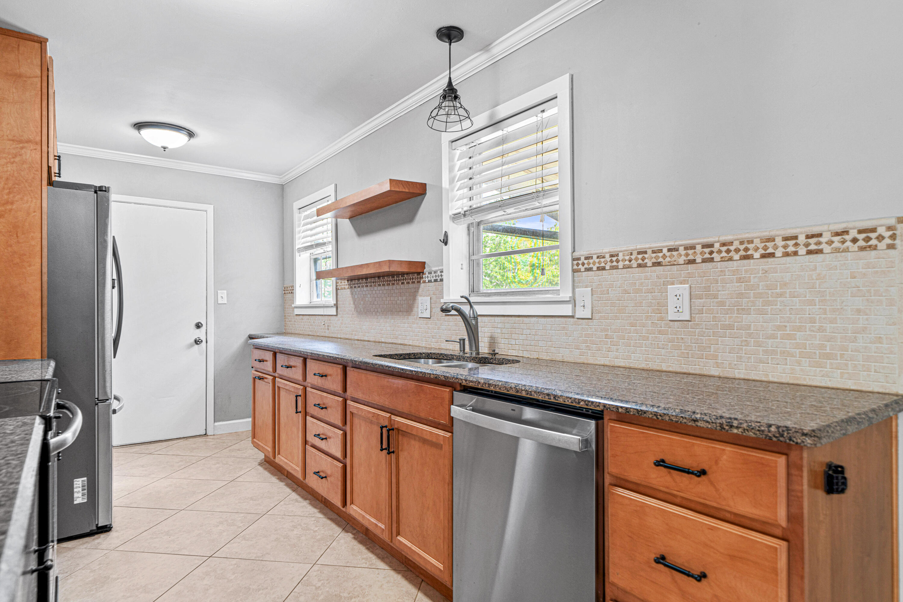 LAKEVIEW ESTATES - Residential Lease