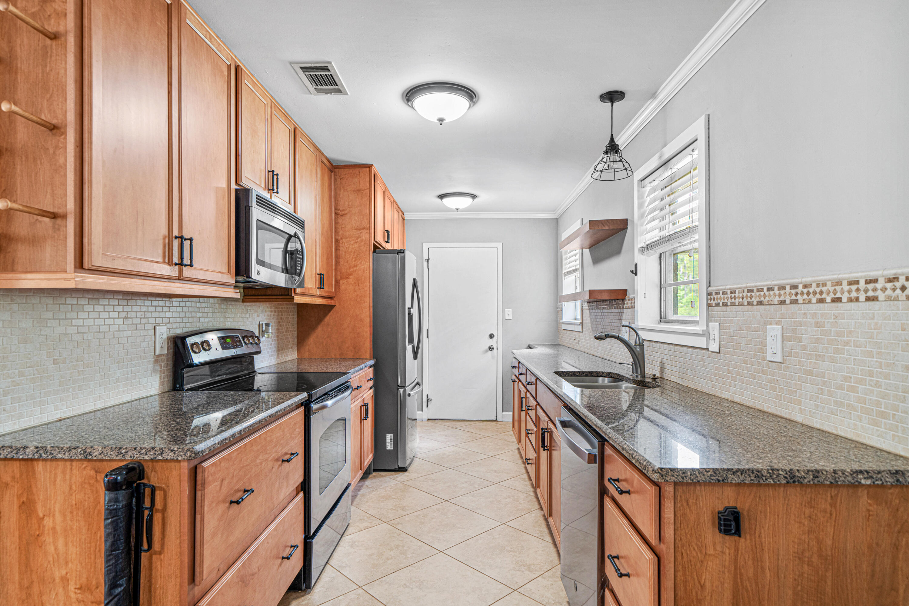 LAKEVIEW ESTATES - Residential Lease