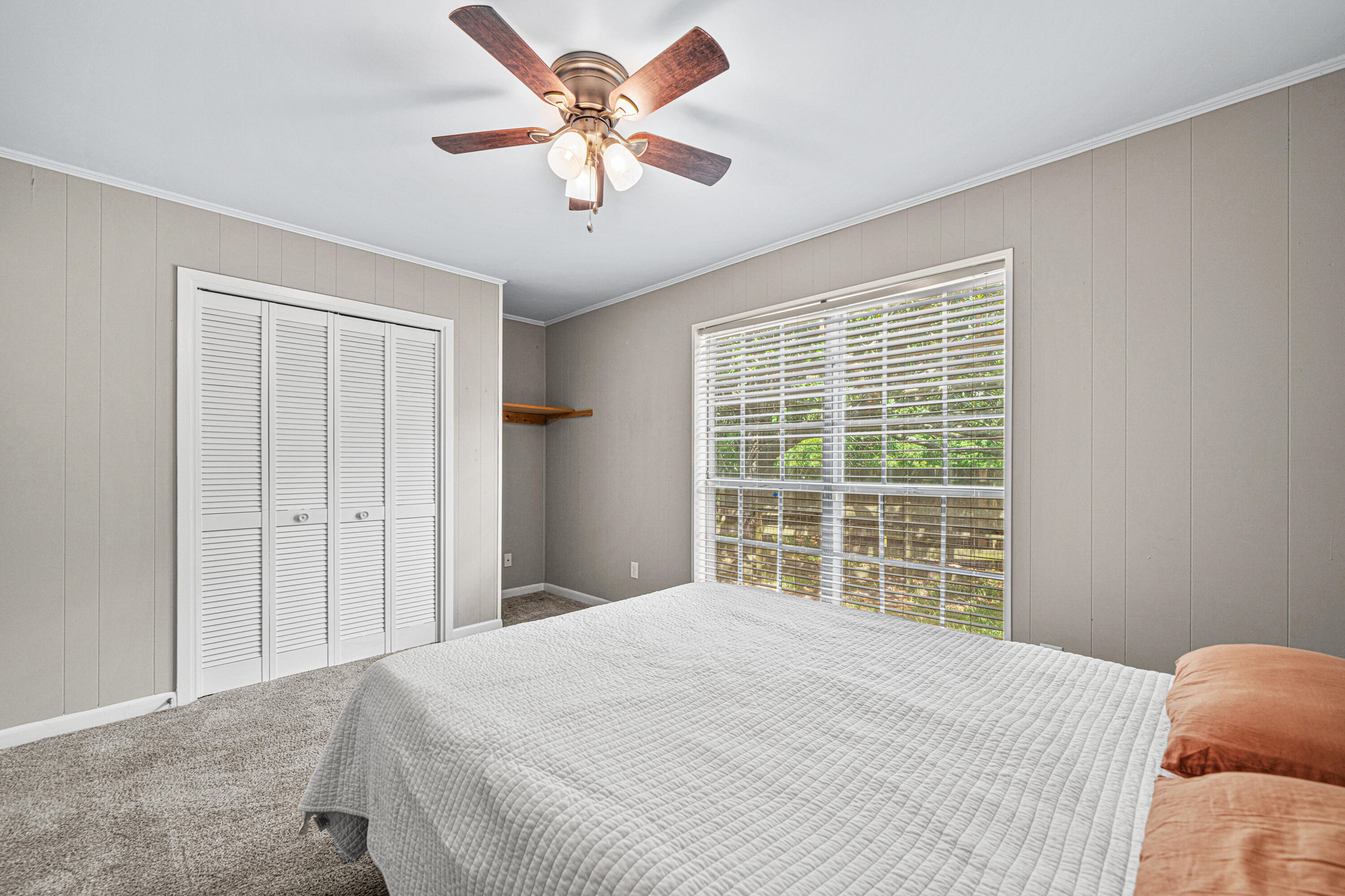 LAKEVIEW ESTATES - Residential Lease