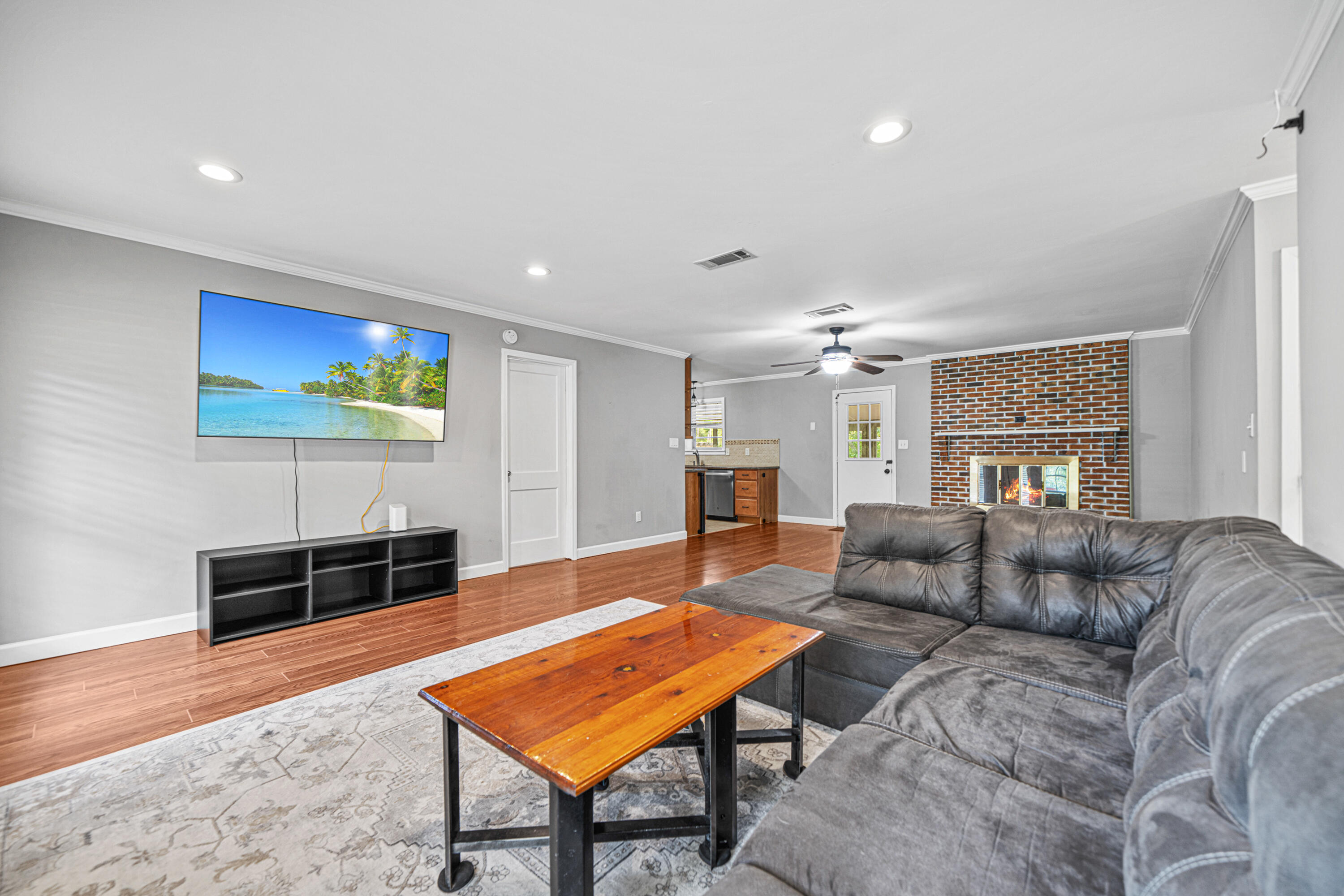 LAKEVIEW ESTATES - Residential Lease
