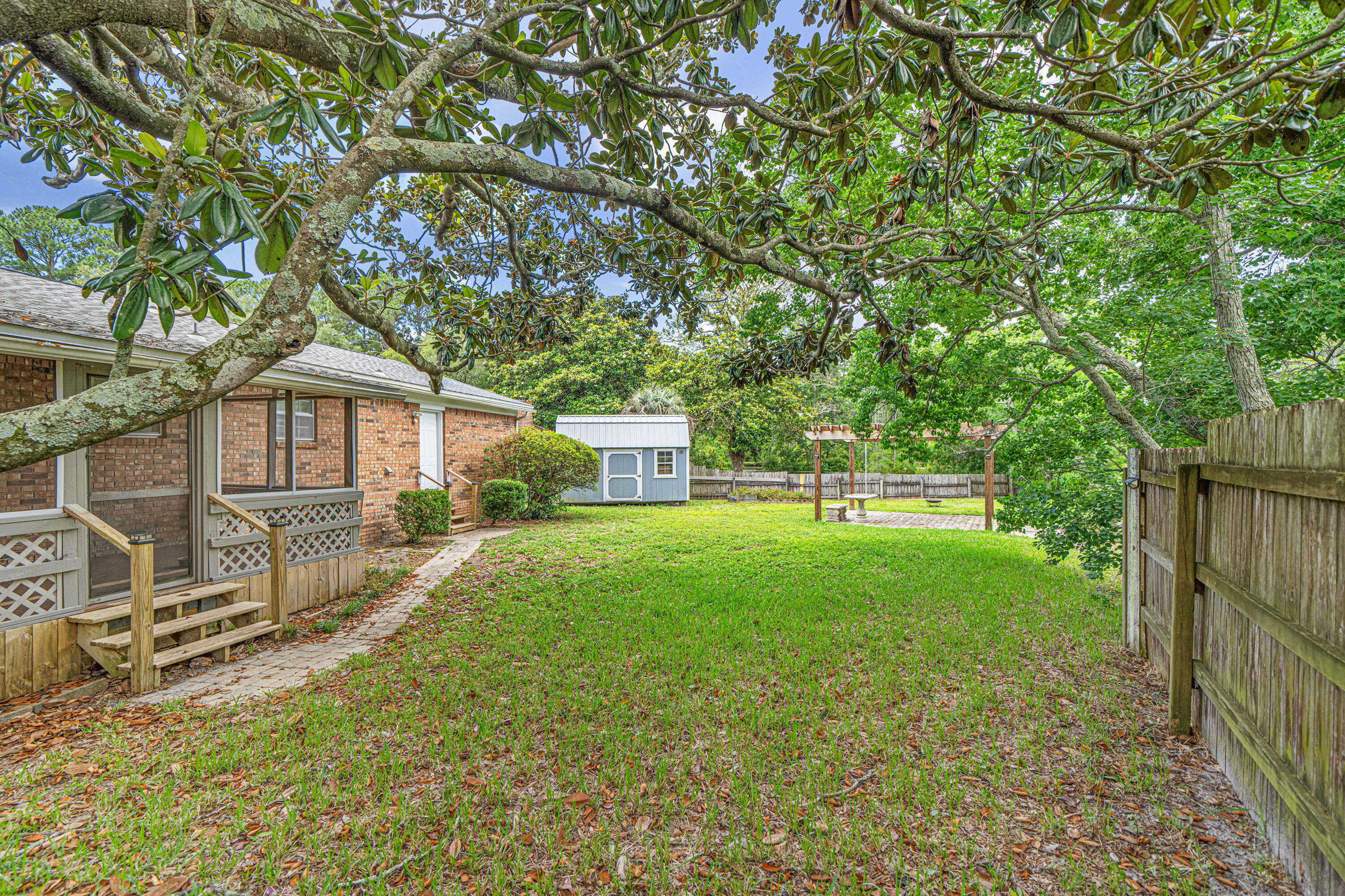 LAKEVIEW ESTATES - Residential Lease