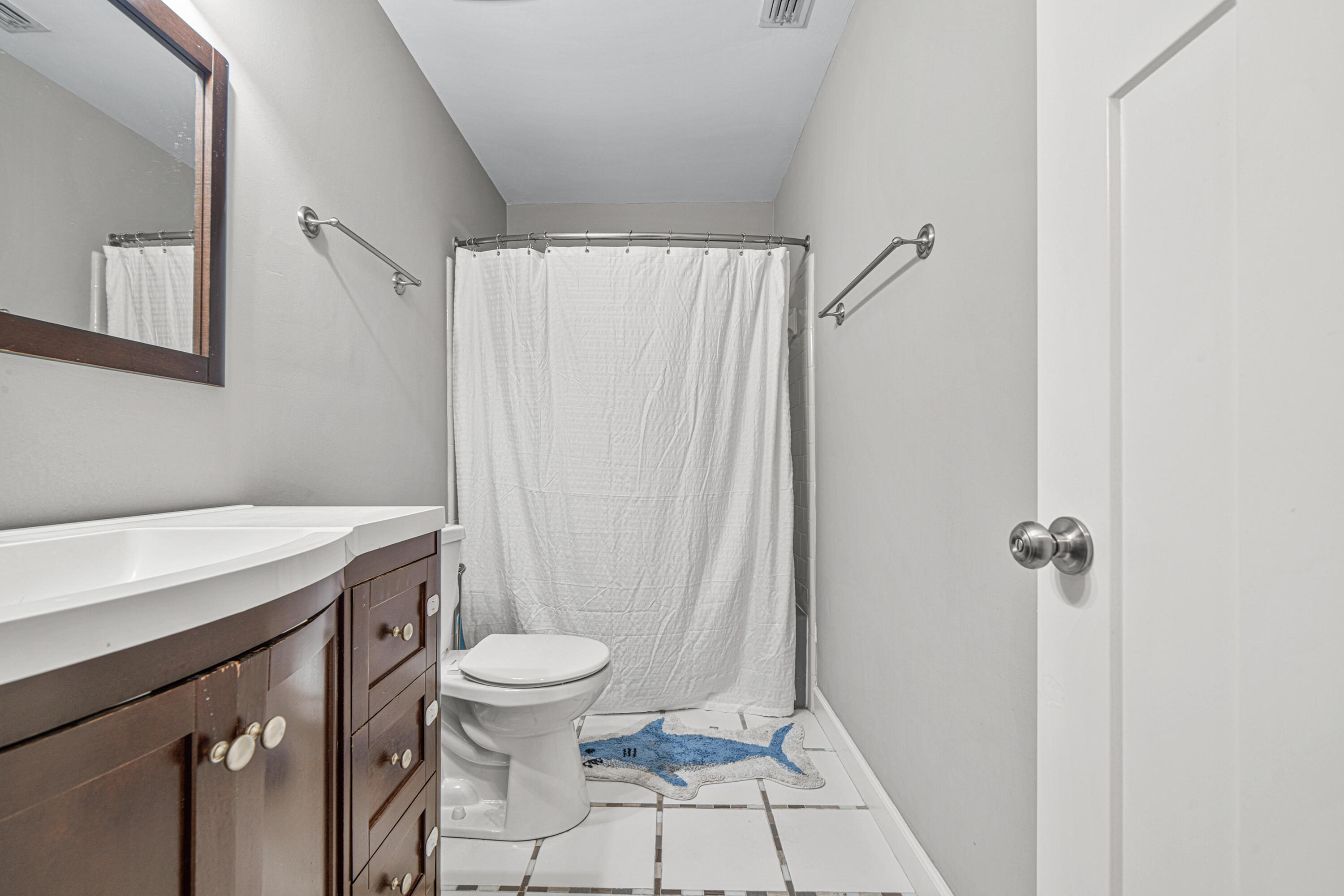 LAKEVIEW ESTATES - Residential Lease