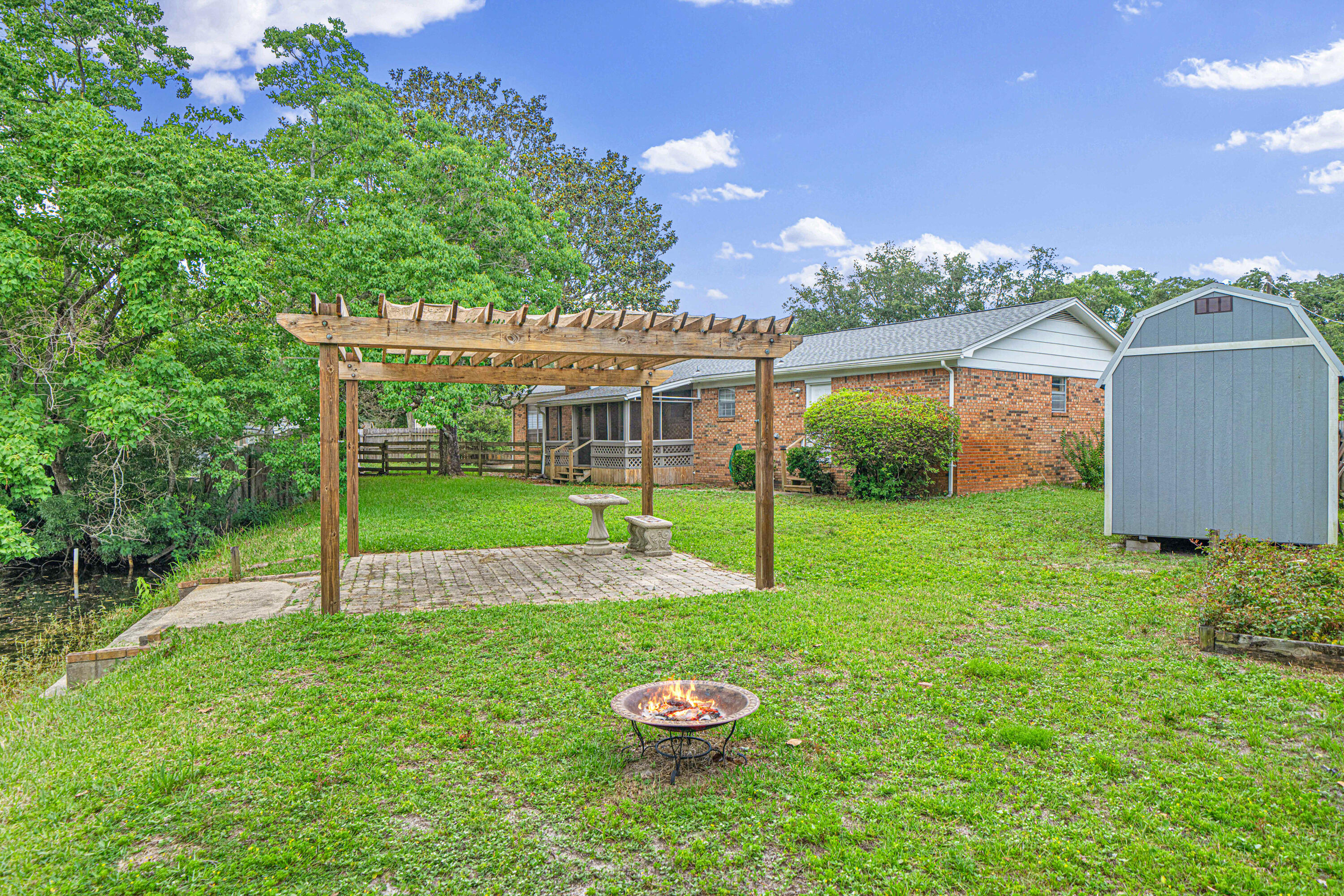 LAKEVIEW ESTATES - Residential Lease