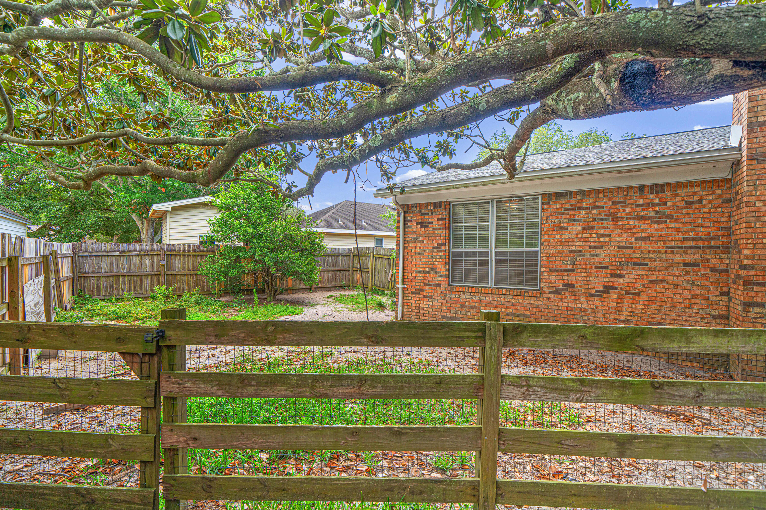 LAKEVIEW ESTATES - Residential Lease