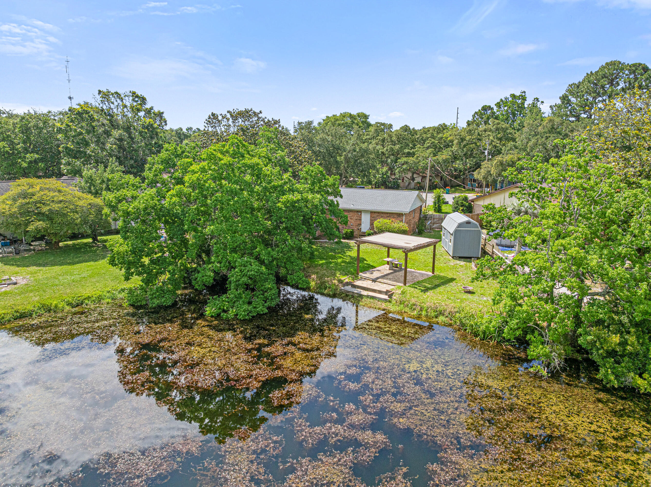 LAKEVIEW ESTATES - Residential Lease
