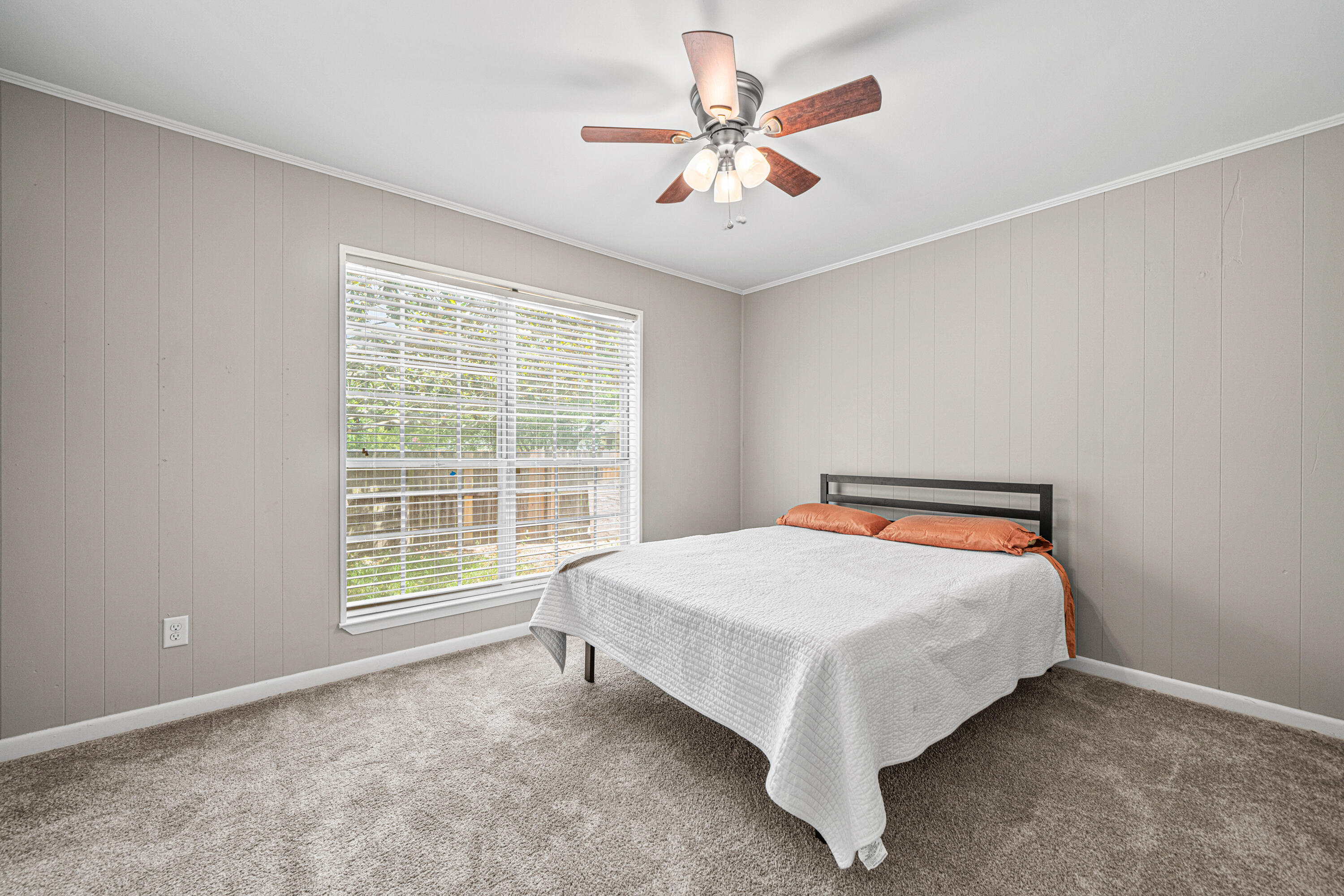 LAKEVIEW ESTATES - Residential Lease