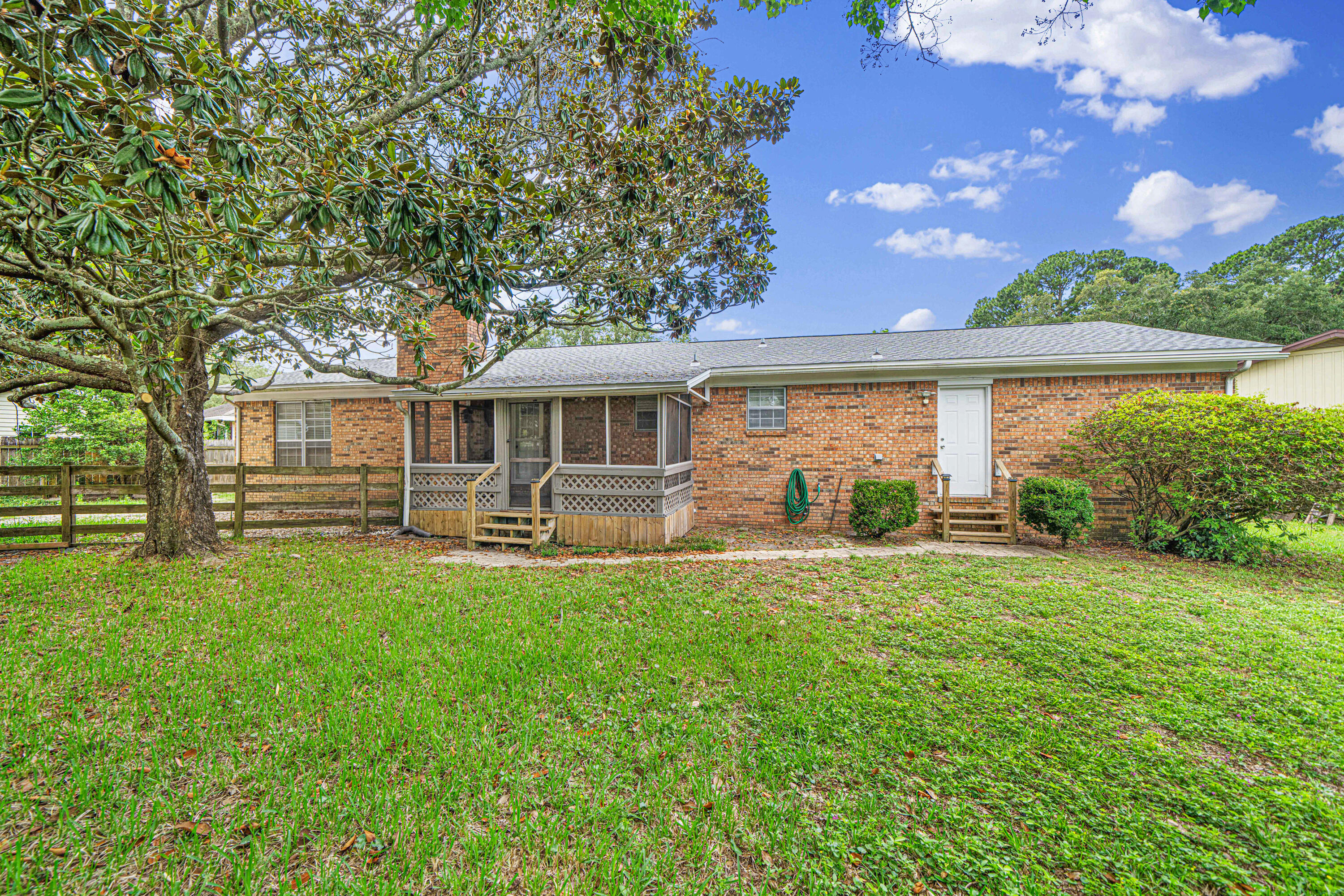 LAKEVIEW ESTATES - Residential Lease