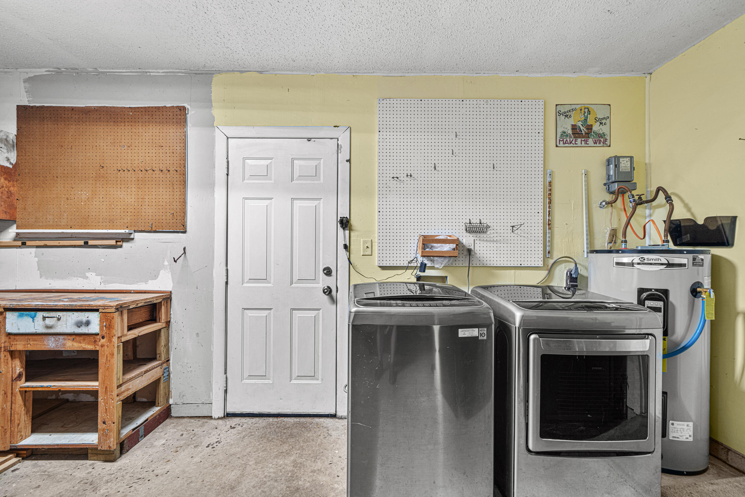 LAKEVIEW ESTATES - Residential Lease