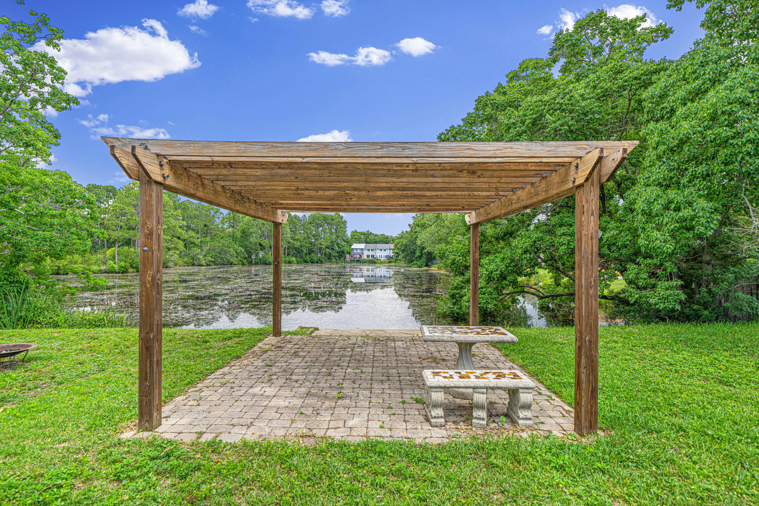 LAKEVIEW ESTATES - Residential Lease