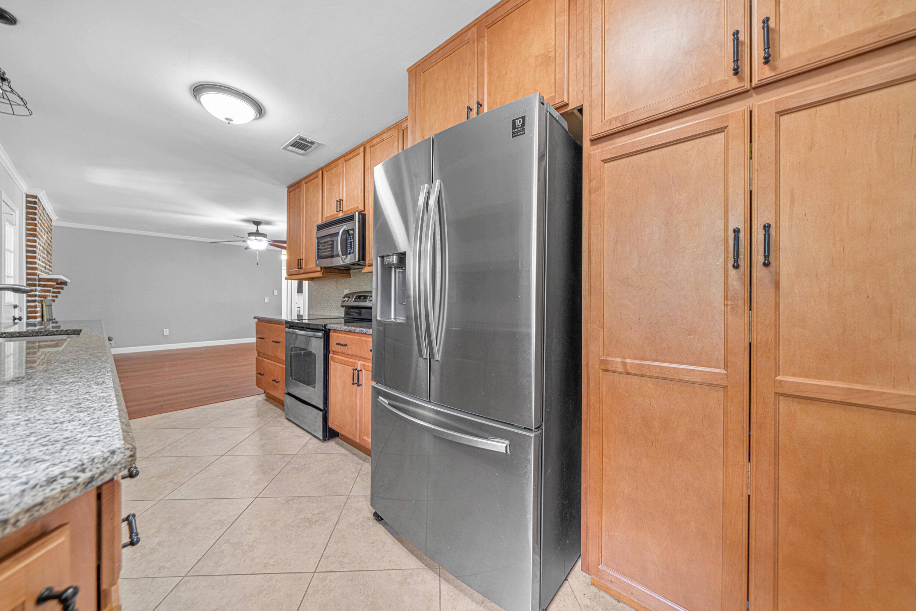 LAKEVIEW ESTATES - Residential Lease