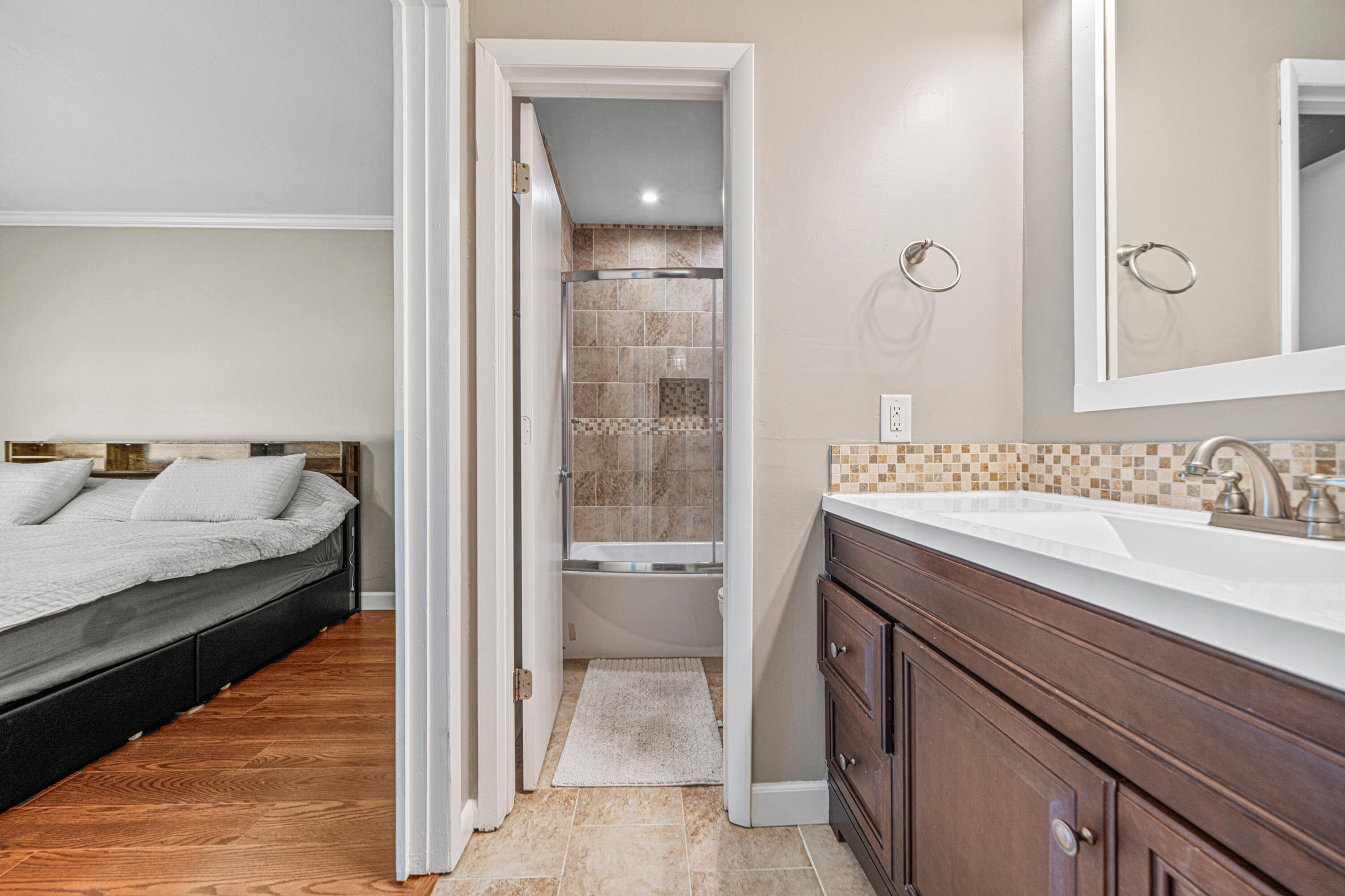 LAKEVIEW ESTATES - Residential Lease
