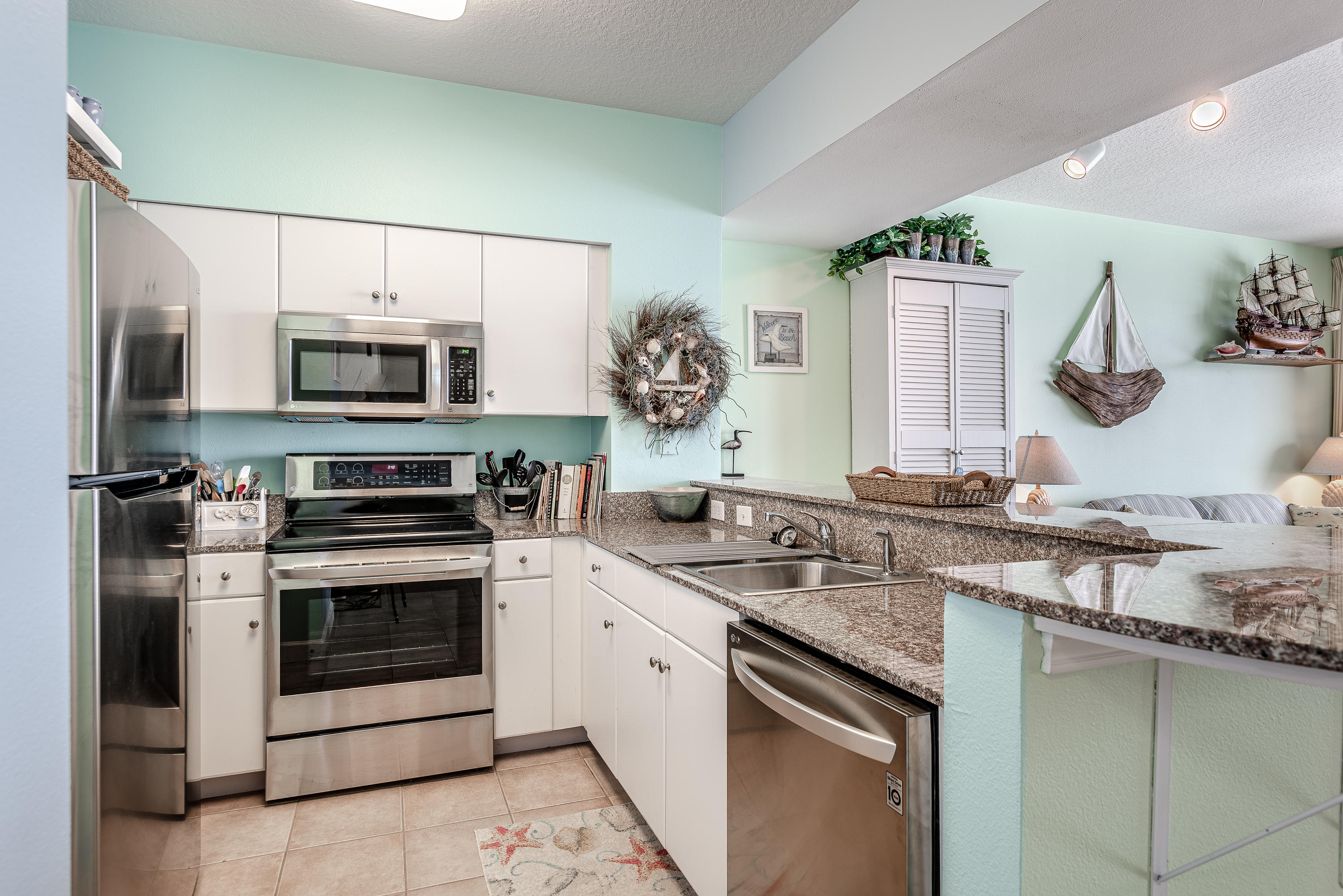 Beautiful high-floor condo in Shores of Panama. This unit has been well maintained and never rented with amazing views of the Gulf of Mexico.
Kitchen has granite counter tops and all new LG stainless steel appliances. Unit has a new washer and dryer, has been newly painted, and water heater was
replaced in 2017. The extra room has a custom made murphy bed along with closet space and barn door for extra privacy. The nice sized master bedroom
has amazing gulf views. Both the master bath and guest bath have had the shower doors replaced. The unit comes fully furnished with a few exclusions.
This would make a great investment property or second home!