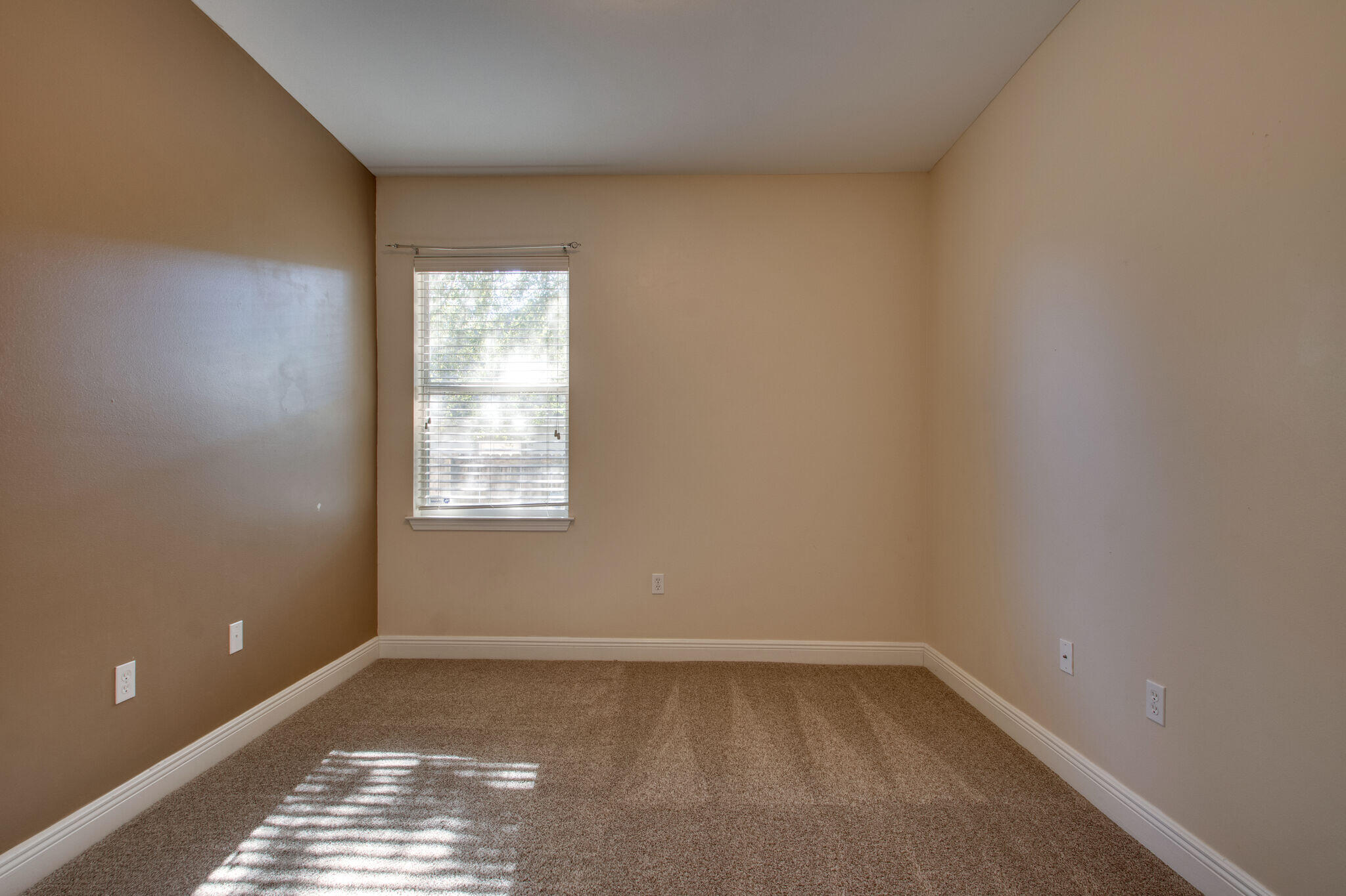 ROLLING RIDGE S/D - Residential Lease