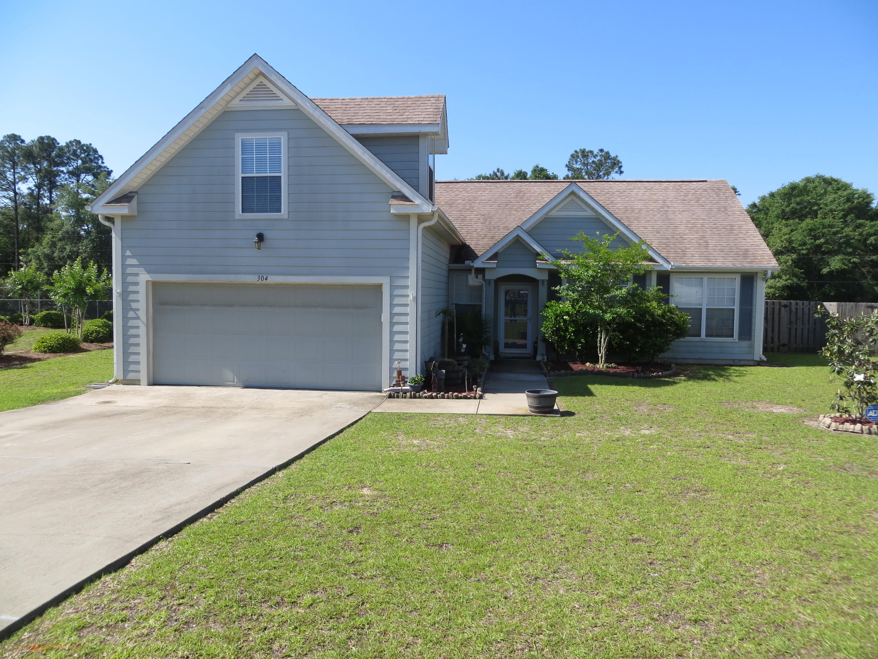 Copy this link to your browser to schedule a showing at your convenience.
https://secure.rently.com/properties/168364
Beautiful 3 Bed/2 Bath home in Crestview! Open living/kitchen/dining combo great for entertaining! Kitchen features pantry, breakfast bar, dining area, and all appliances. 2 car garage off of kitchen with auto garage door opener, shelving and attic for storage. Nice Master suite with double vanity sinks, separate shower and walk-in closets. Split bedroom plan for extra privacy. Washer and dryer in unit. Large bonus room upstairs great for a den or office. Privacy fenced backyard great for children and animals. All electric and energy efficient.