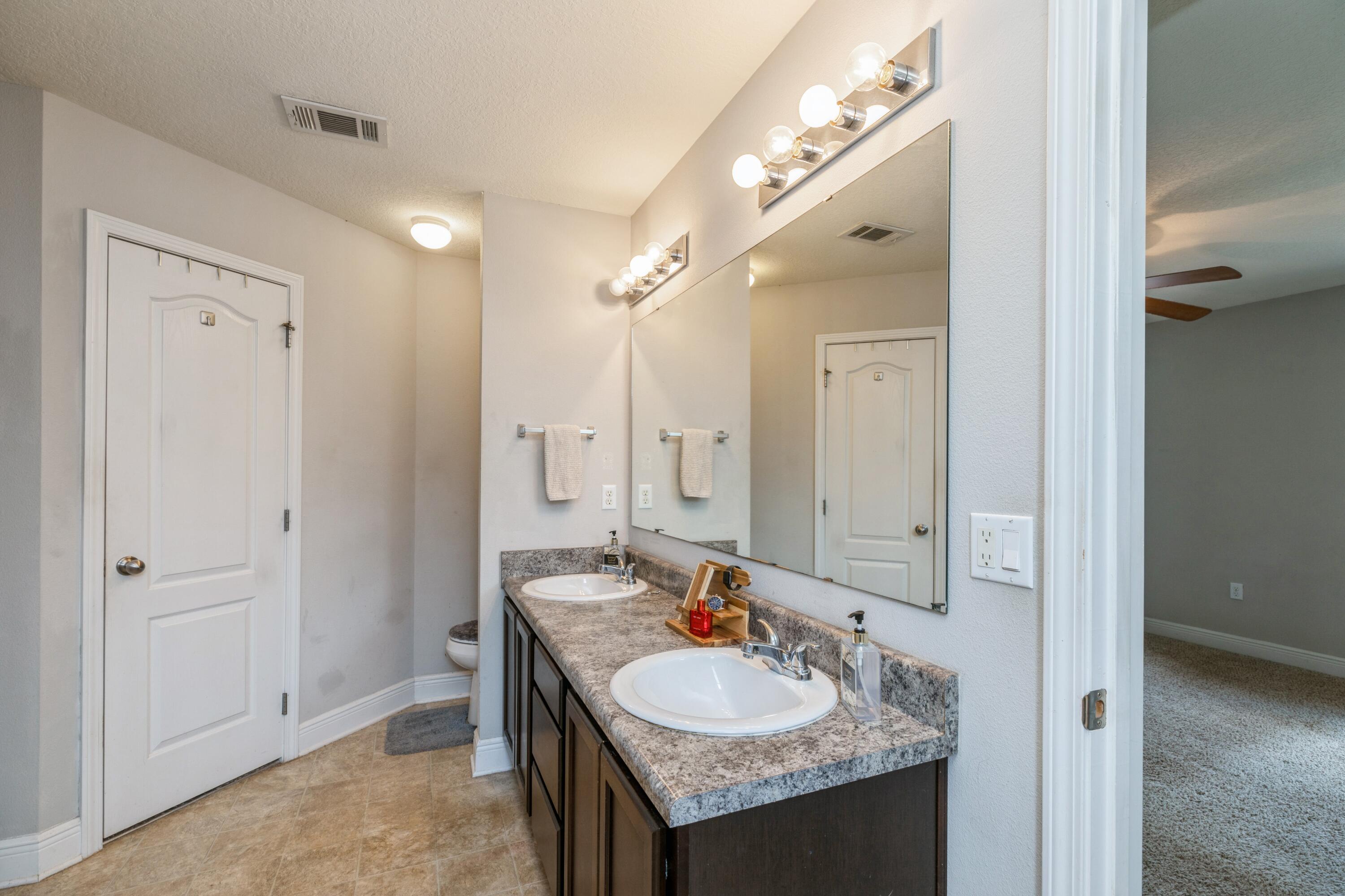 SILVER SPRINGS EST - Residential