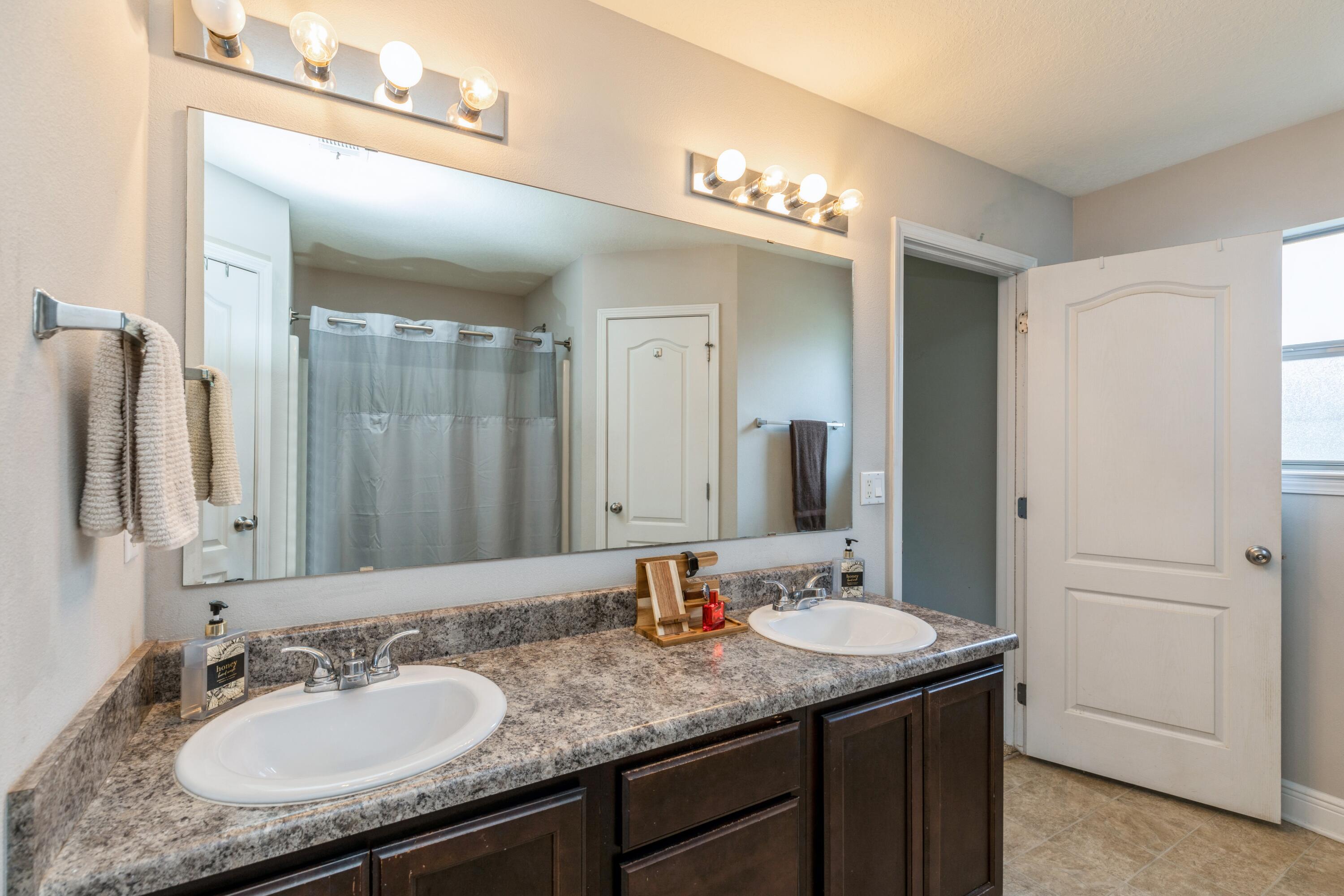 SILVER SPRINGS EST - Residential