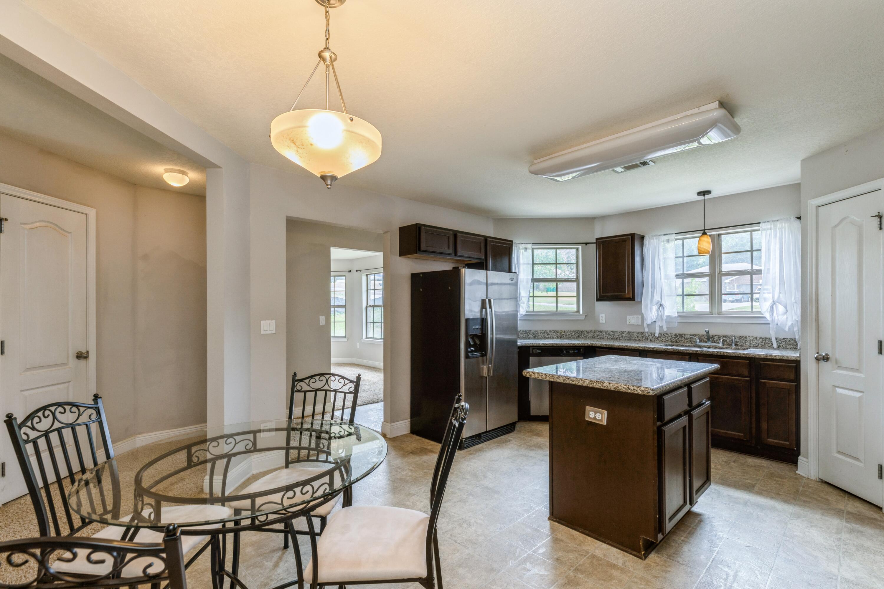 SILVER SPRINGS EST - Residential