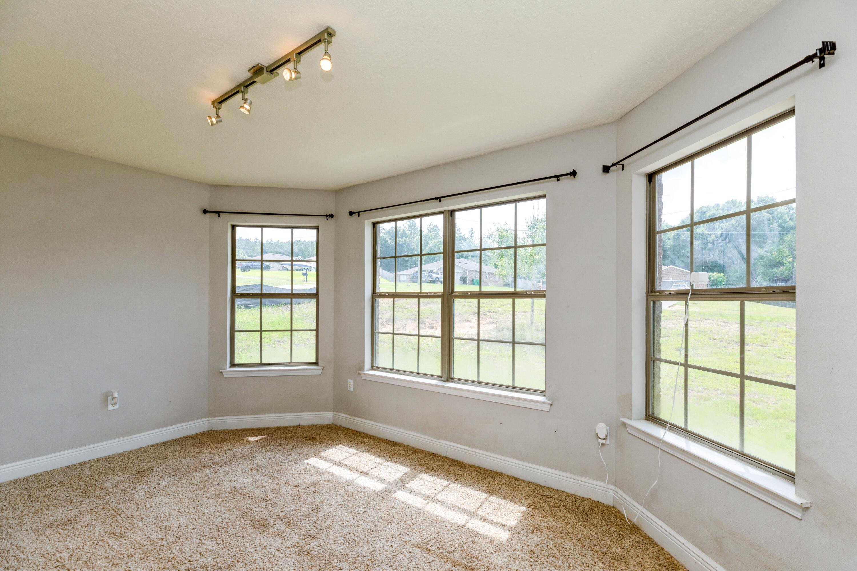 SILVER SPRINGS EST - Residential