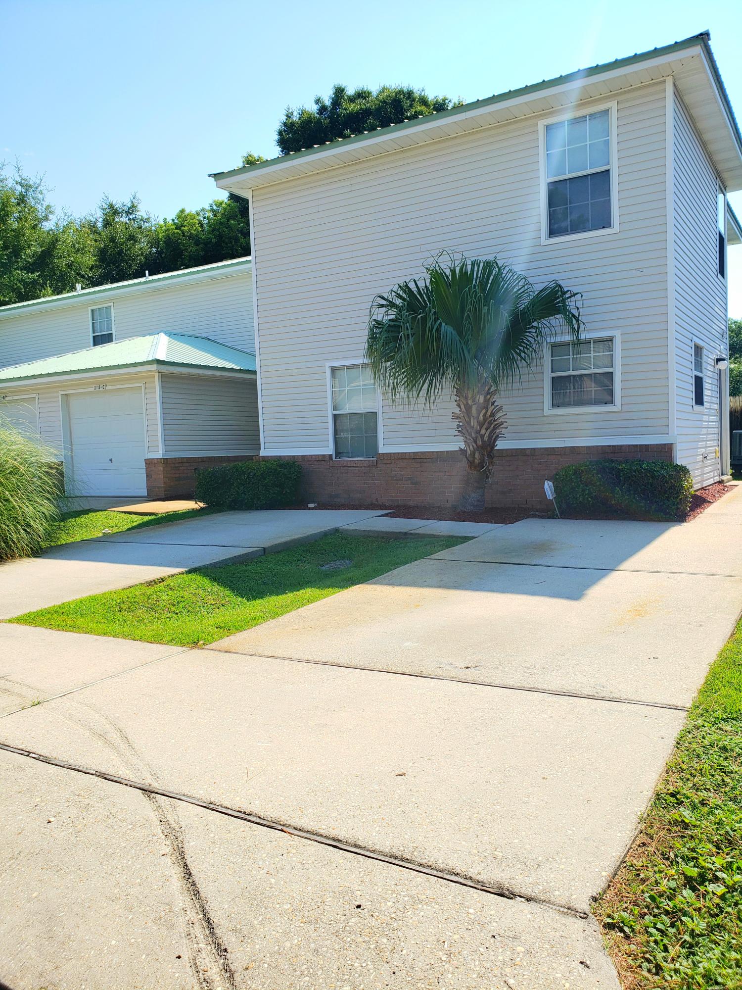 Spacious 2 story, end unit townhome! Separate dining, living and kitchen areas. Both bedrooms upstairs. Master bedroom has it's own full bath. Half bath downstairs. Walking distance to HWY 98/Downtown FWB. Washer & Dryer included. Yard service included. CAT only allowed with non-ref pet fee.